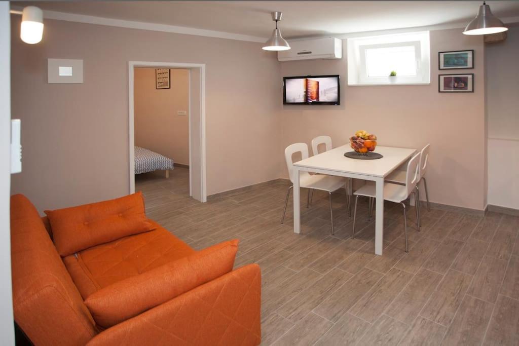 Brand New Damir In Center Apartment