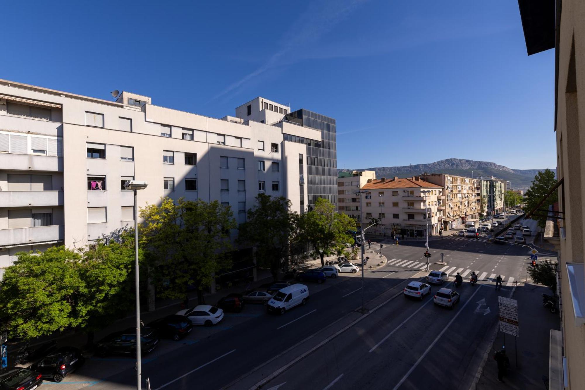 Apartment Metropolis *