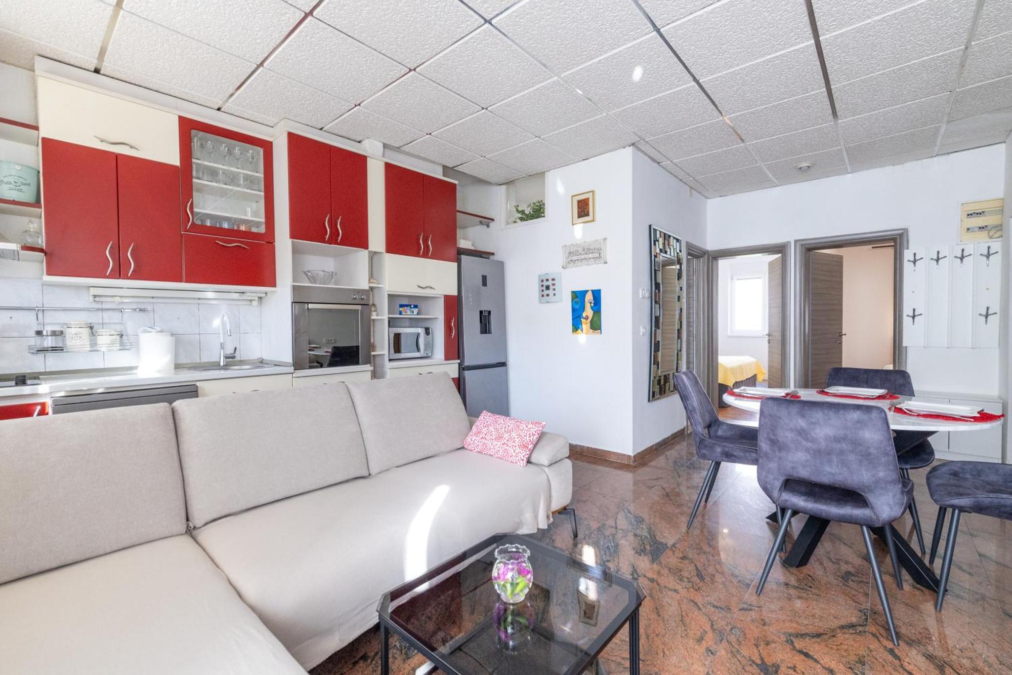 Apartment Metropolis Split