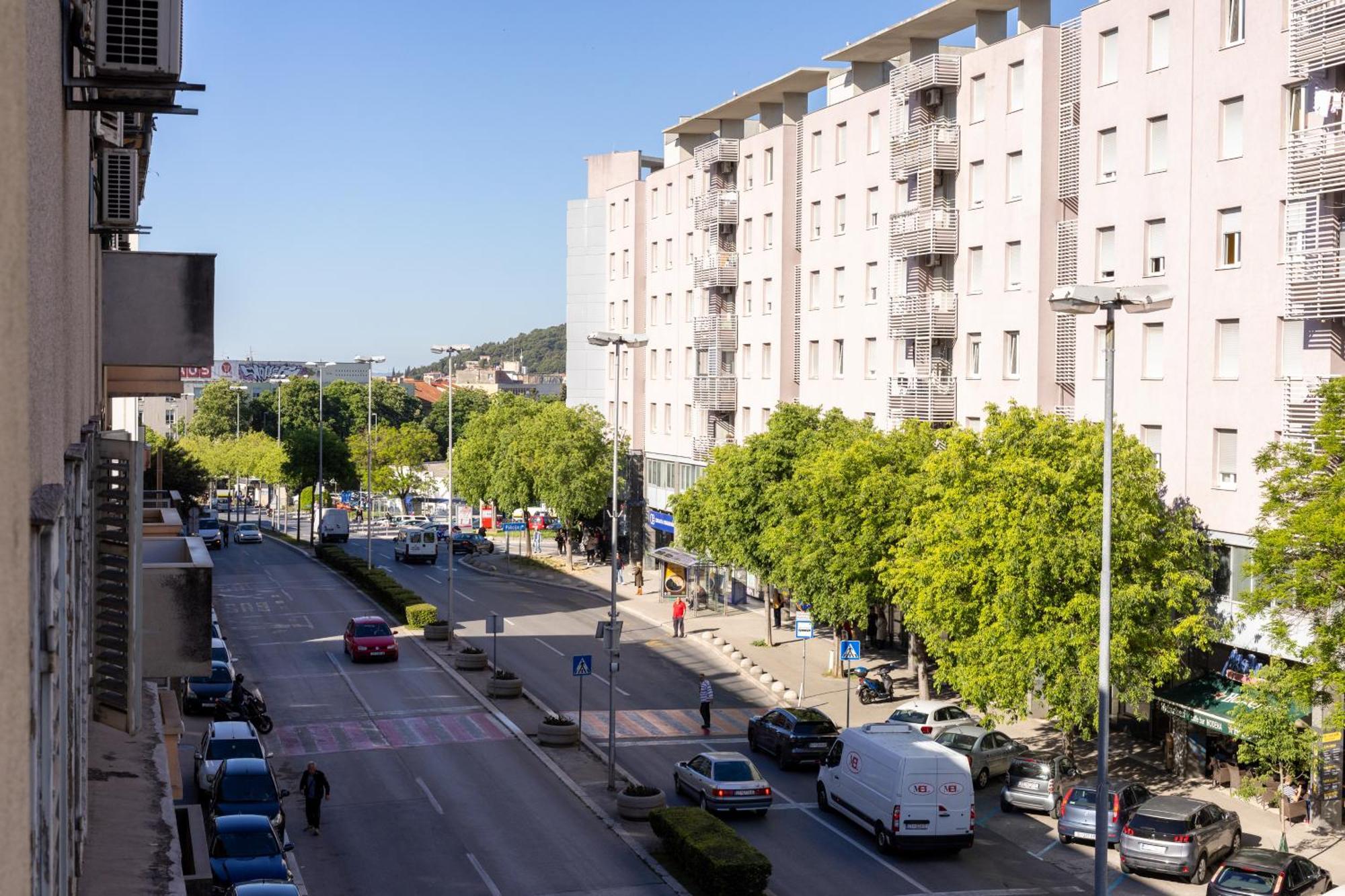 Metropolis Split