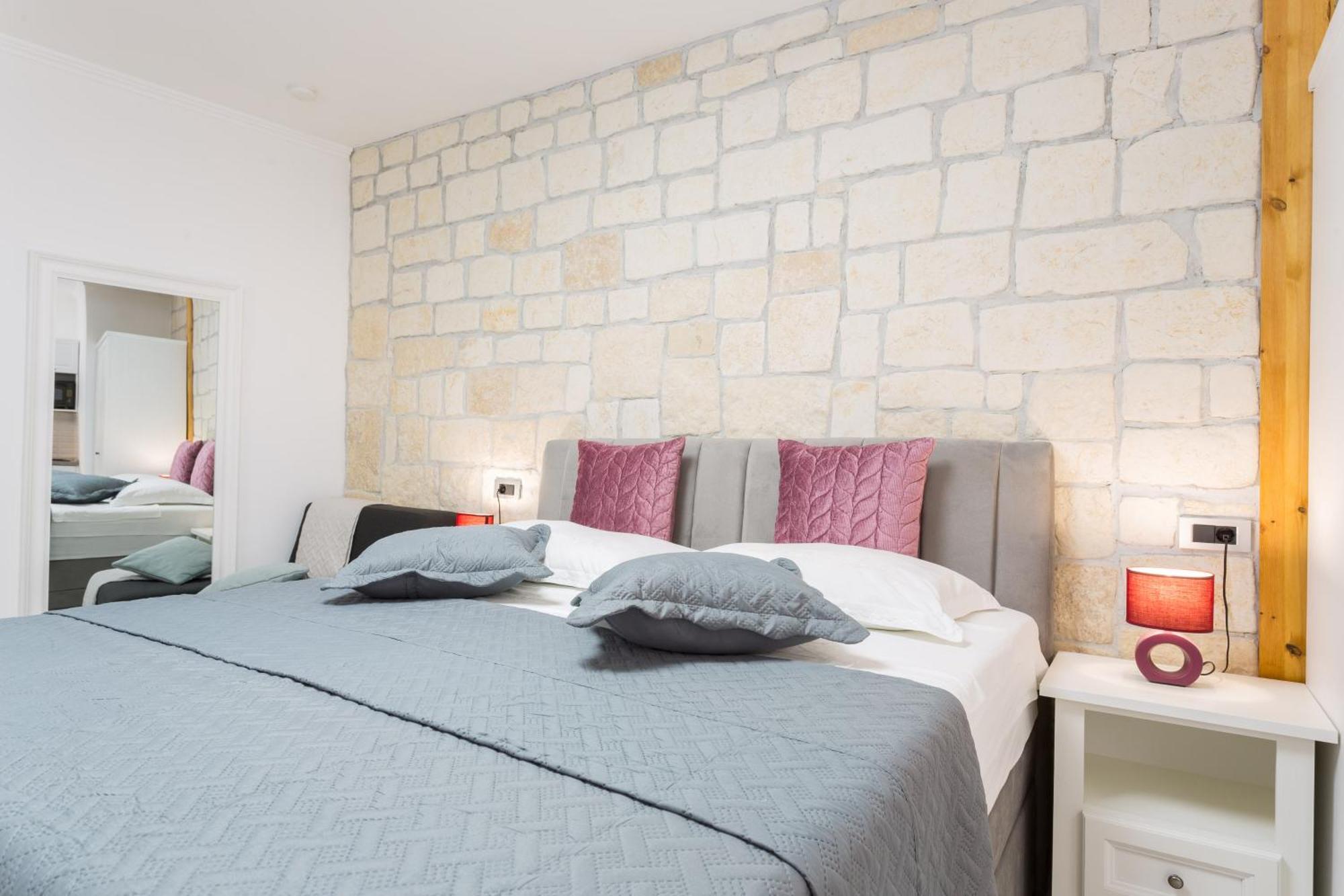 Arbol Apartment Split
