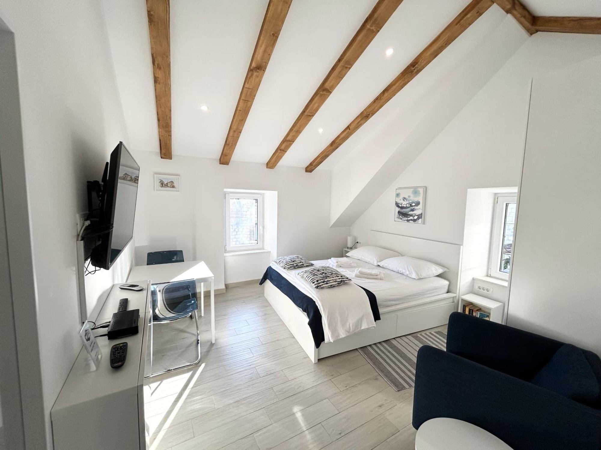 Mikula And Cvita Stone House * Split