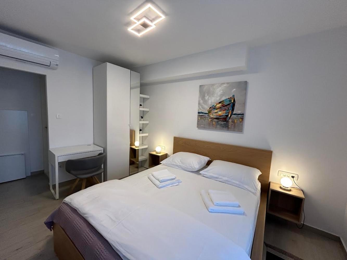 Perfectly Located Cherry Stone House Apartment *
