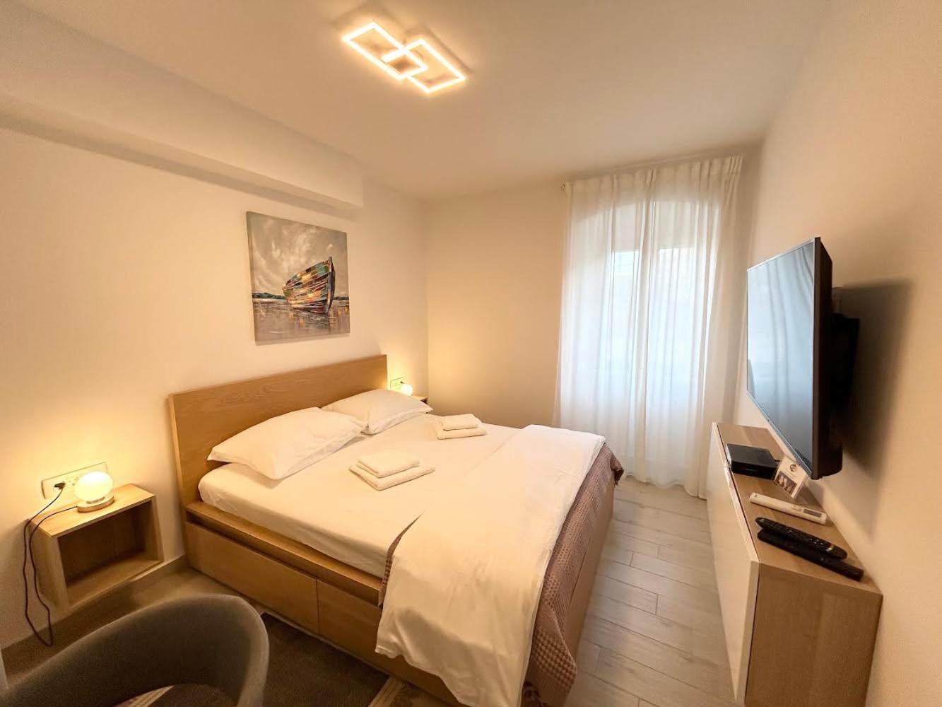 Perfectly Located Cherry Stone House Apartment Split