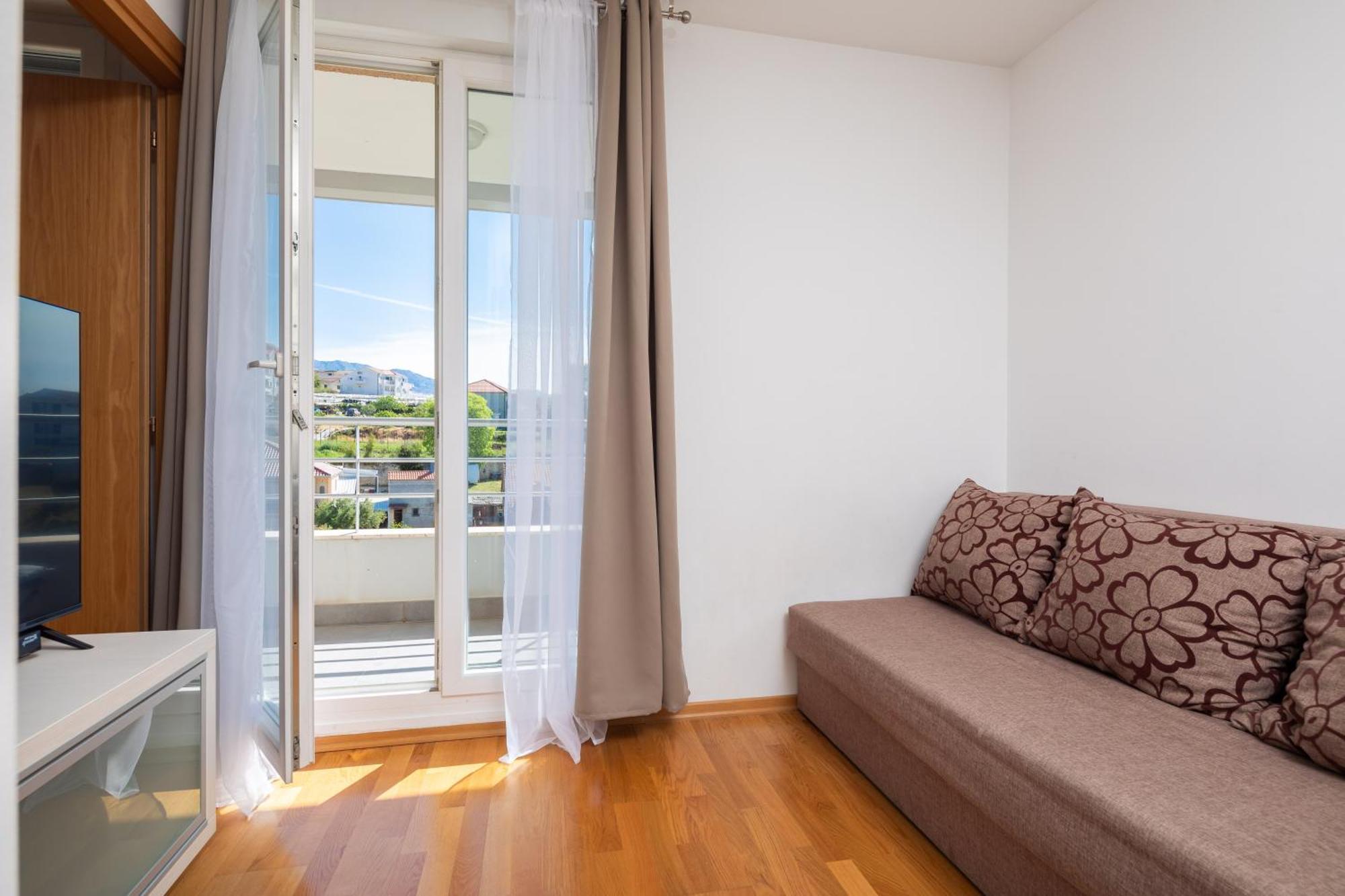 Oasis Apartment Split