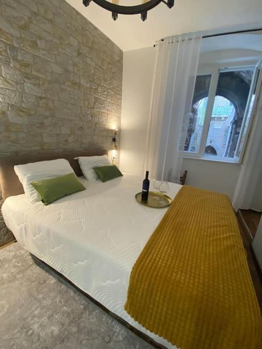 Diokletian's Golden Nest Apartment
