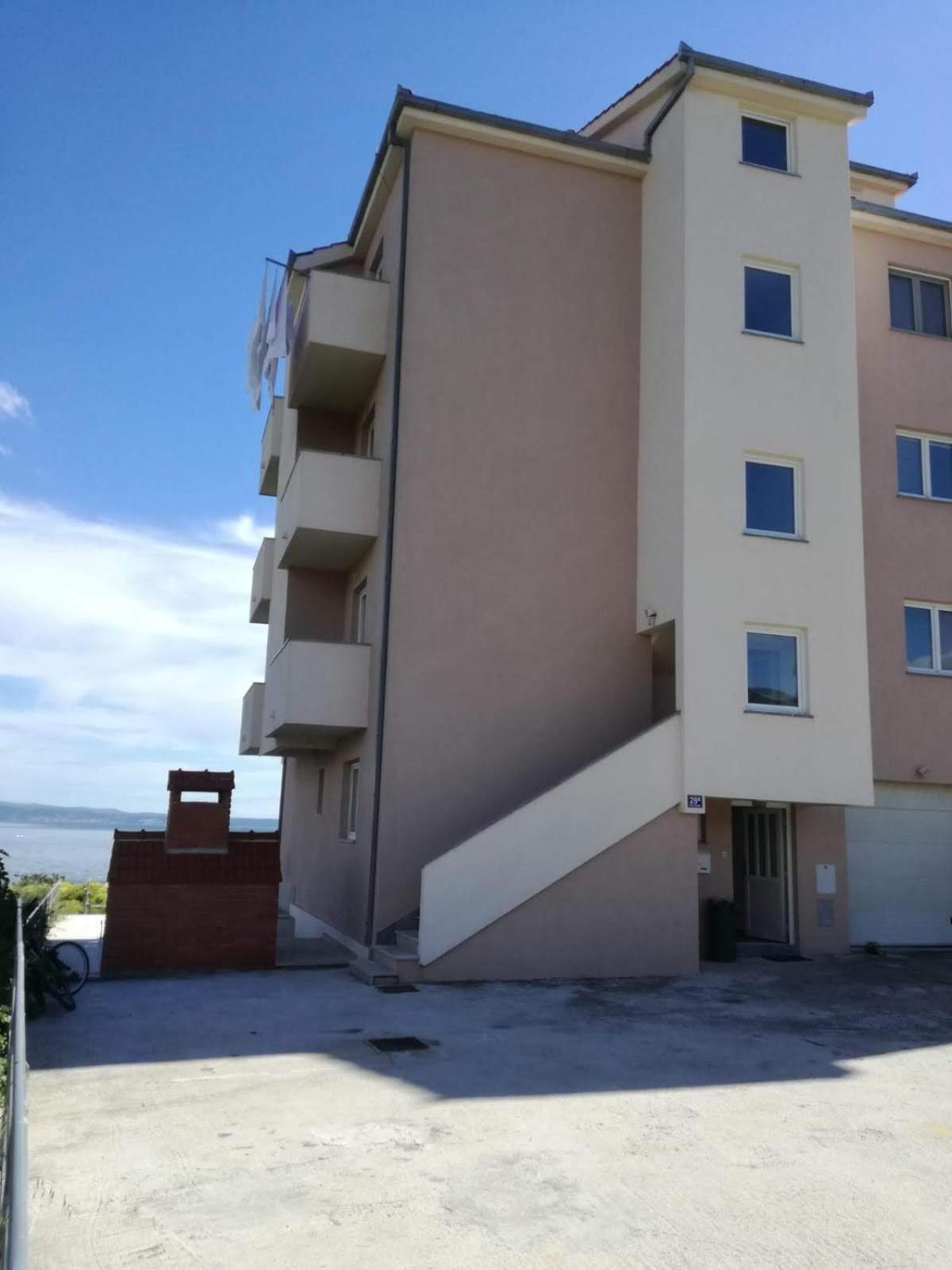 Apartman Lo- Sunny Sea View