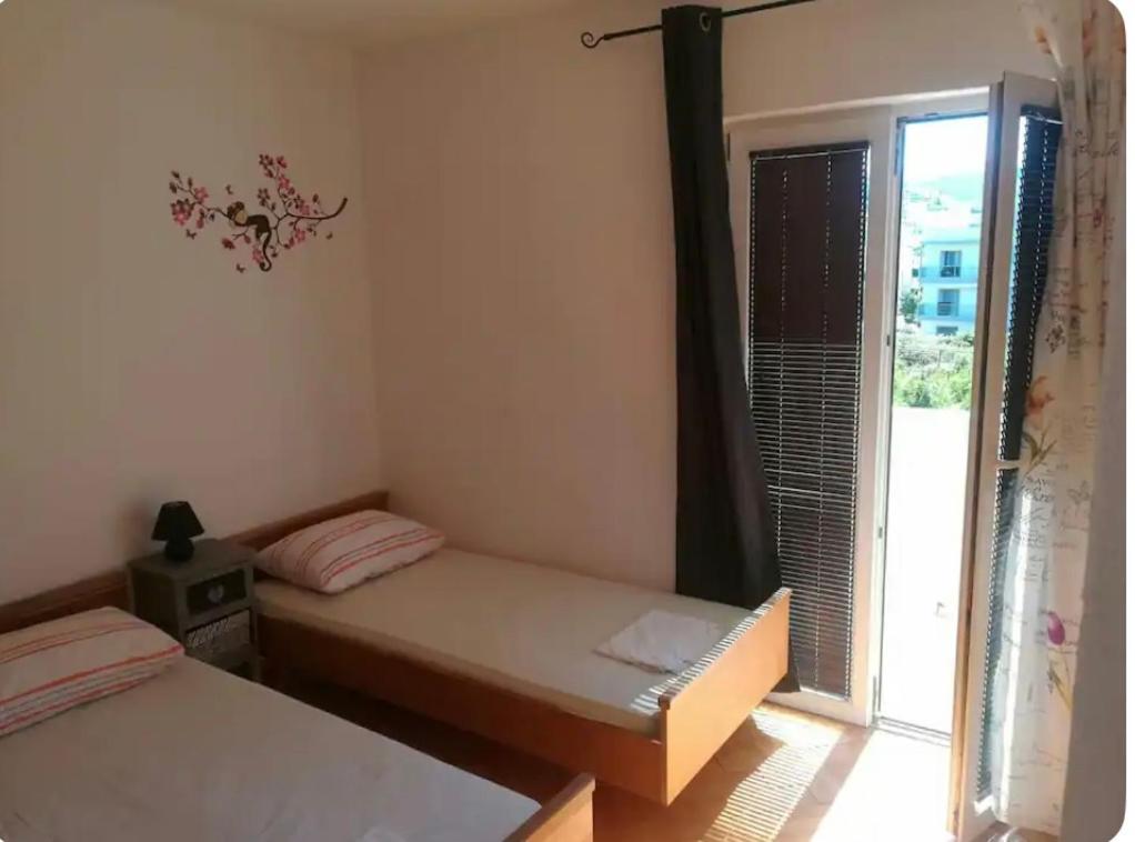 Apartman Lo- Sunny Sea View *