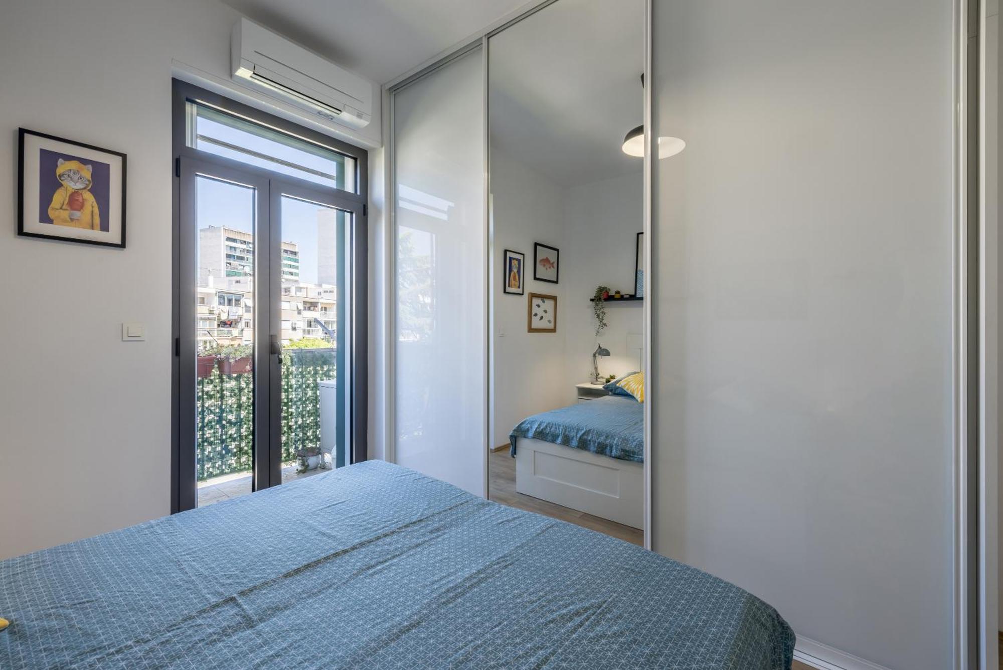 Zoe & Masa's Place Split