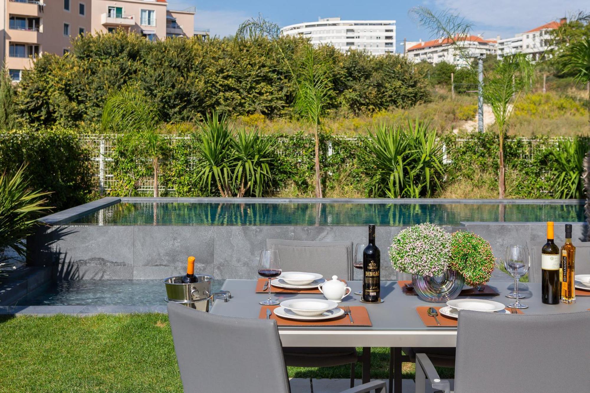 Vila Enjoyer - Seafront With Private Heated Pool Split