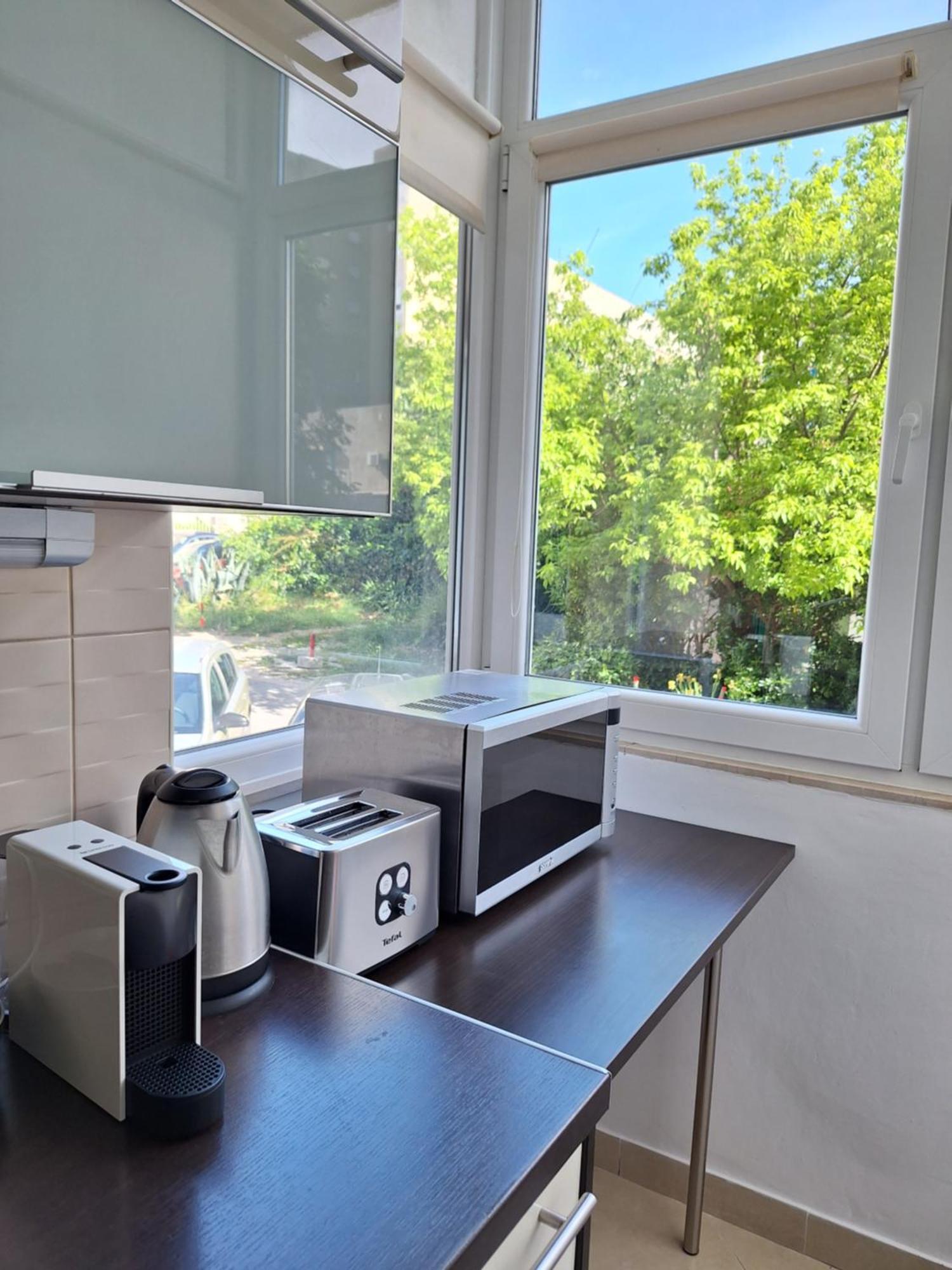 Leona Apartment