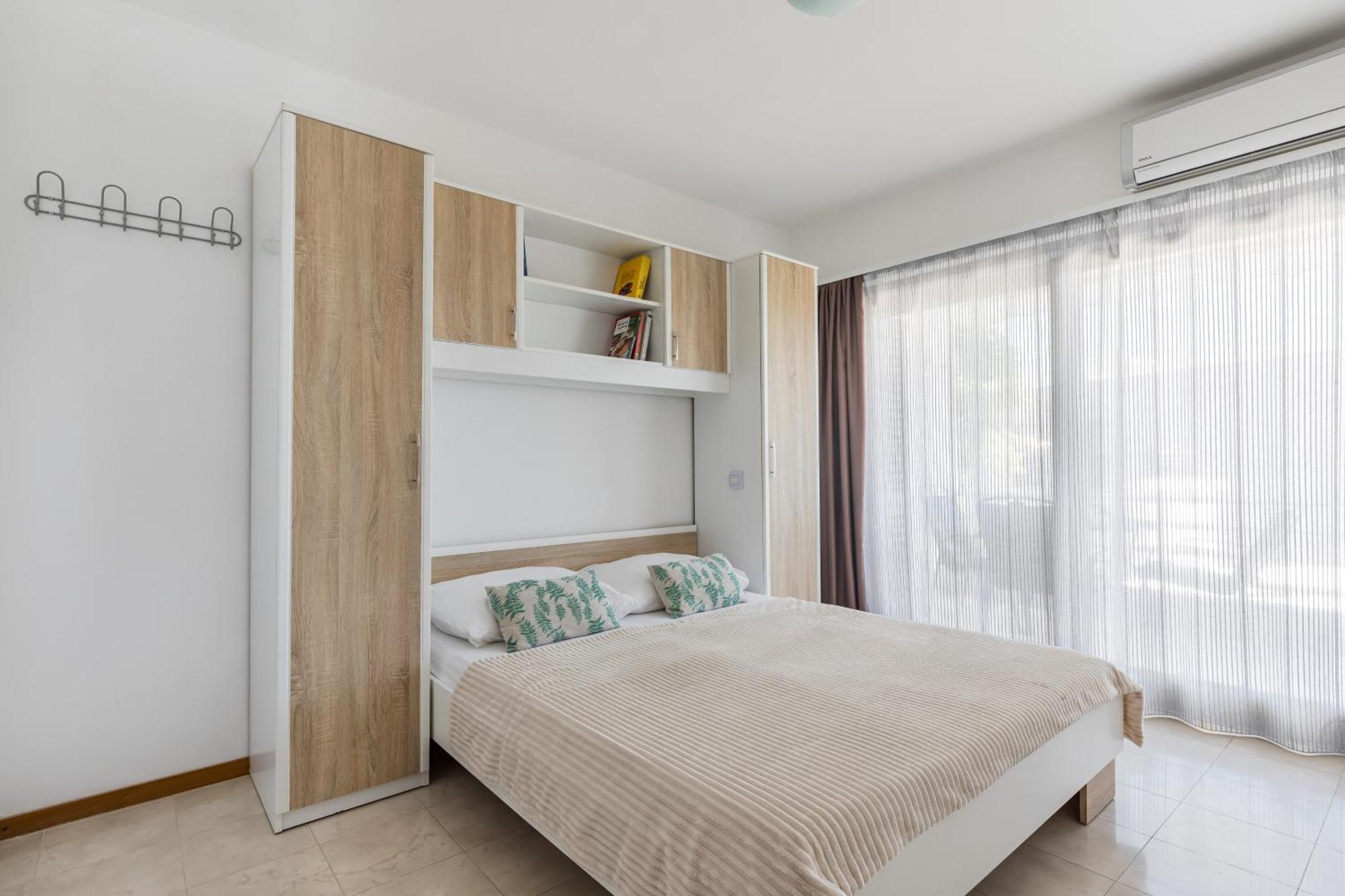 Enyoj Marjan, Beaches And View