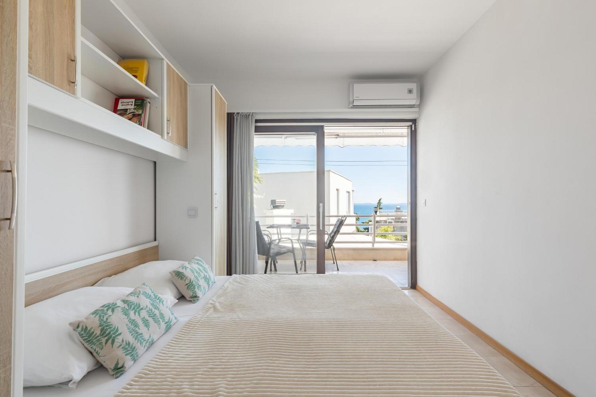 Enyoj Marjan, Beaches And View