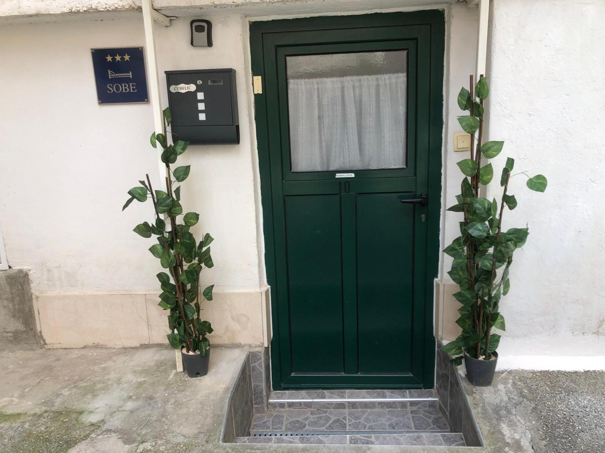 Blue Moon Apartment