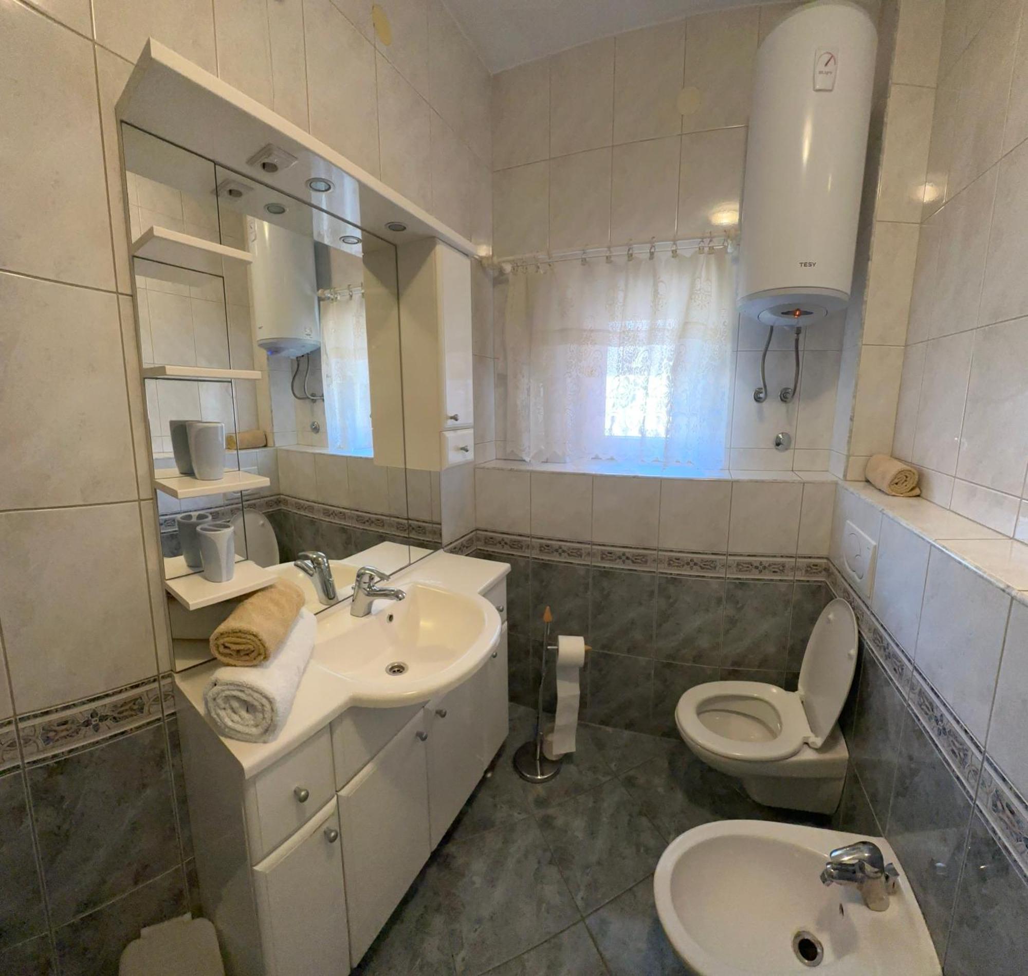 Apartment Vs *