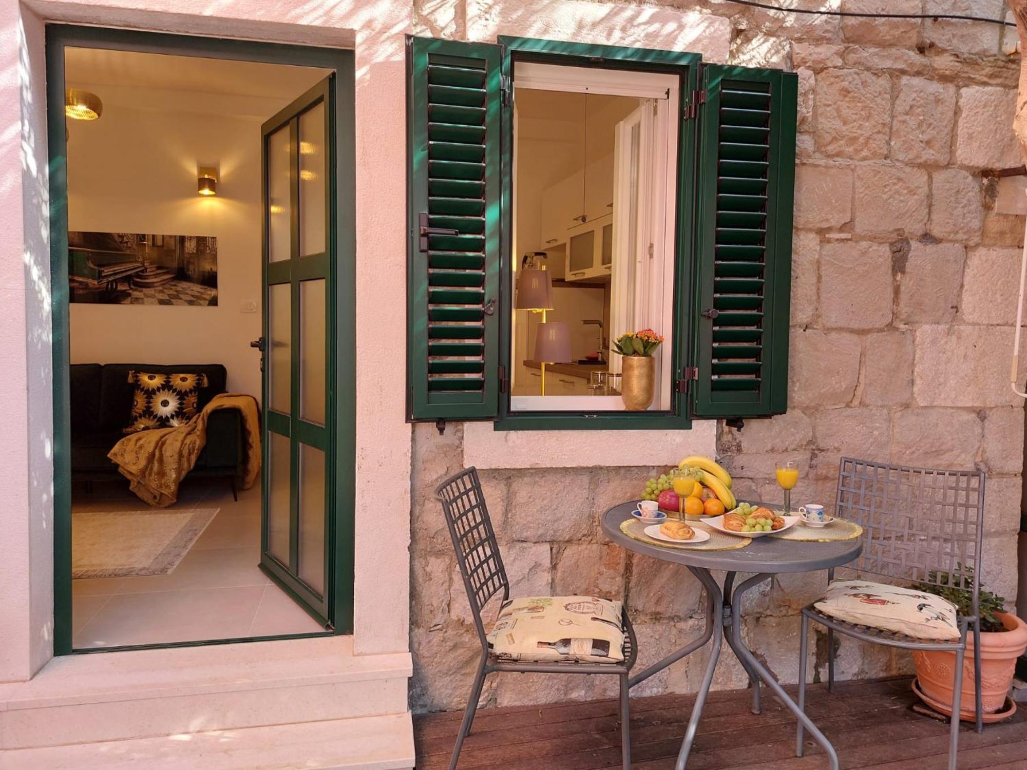 Apartment Old Town Oasis