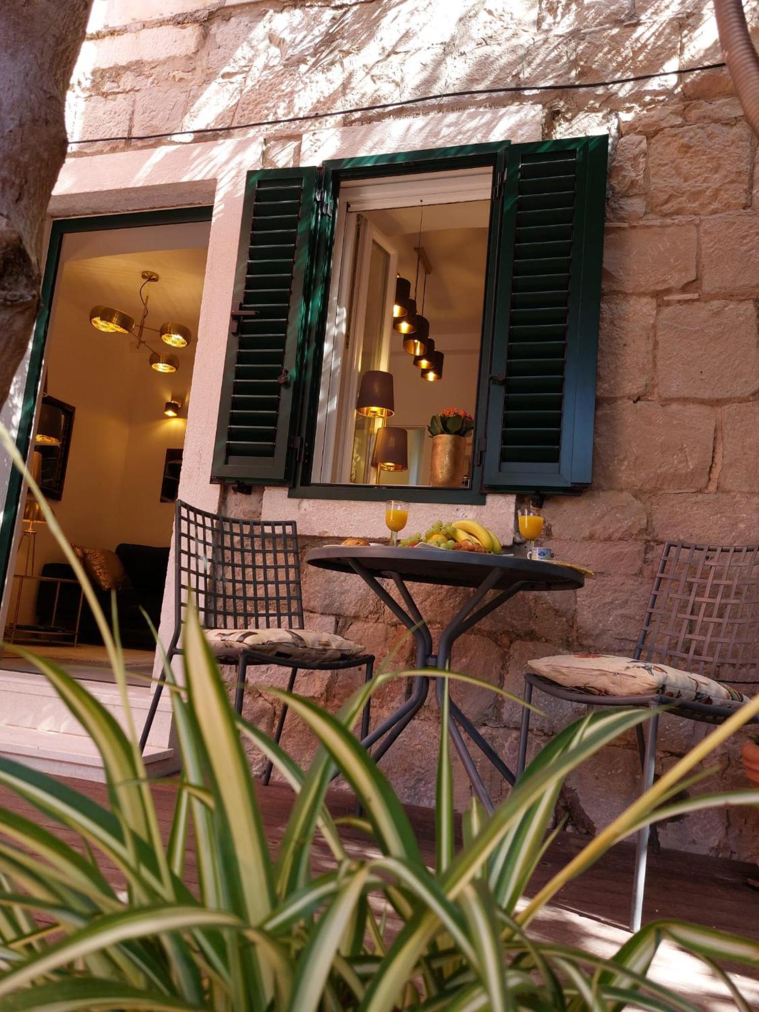 Old Town Oasis *