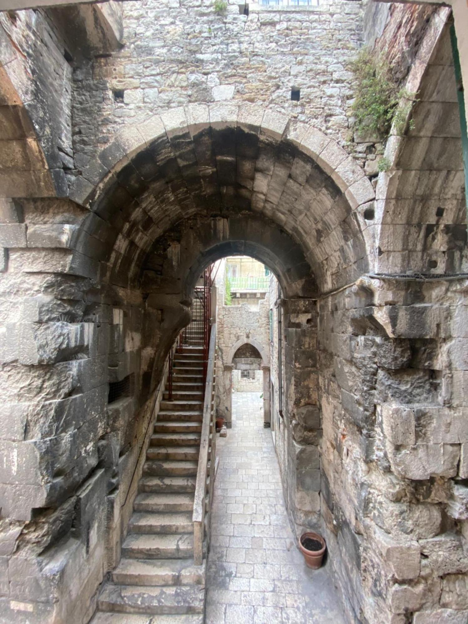 Diokletian's Golden Nest Apartment Split