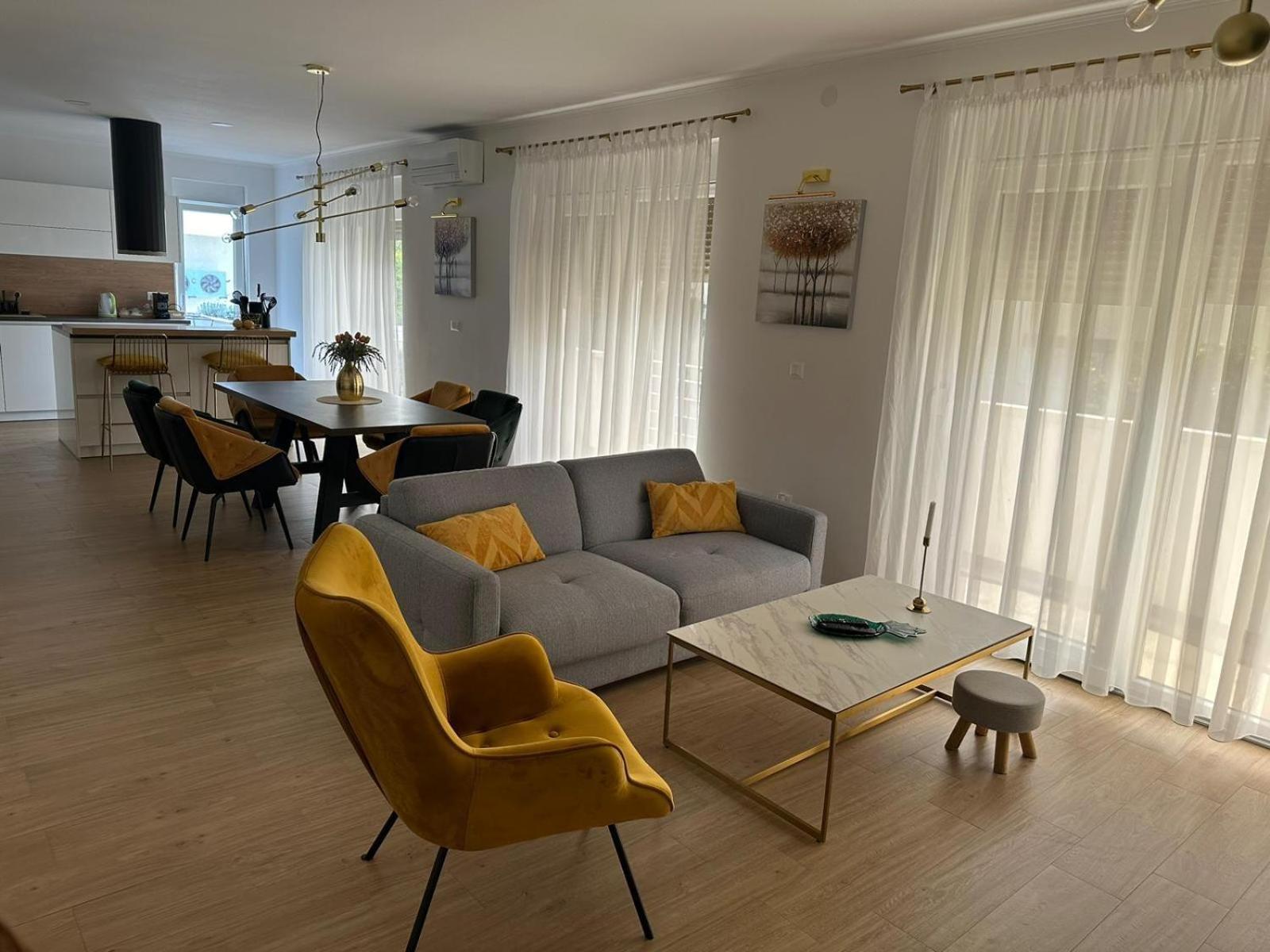 & Ileana Apartment *