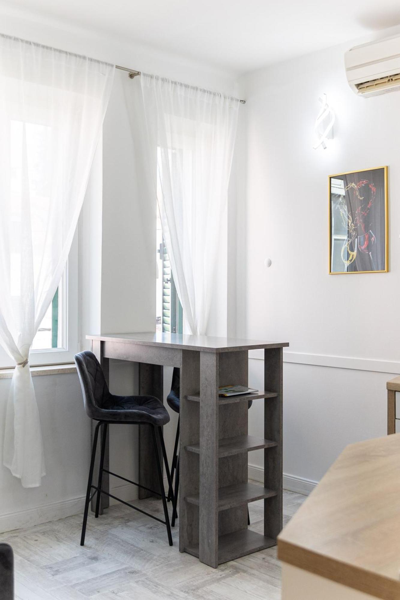 Lions Apartment Split