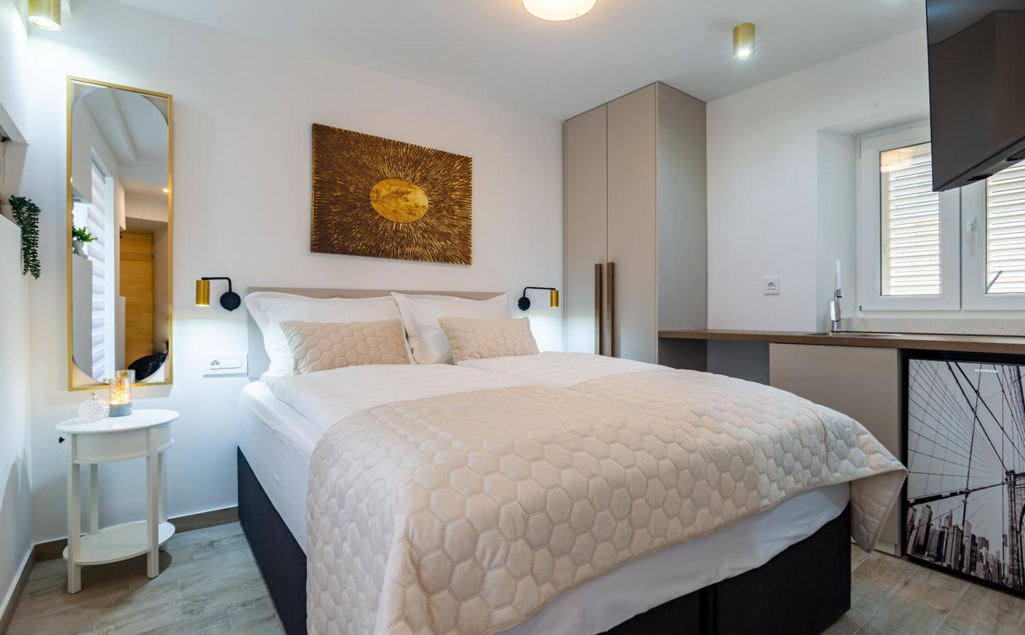 Luxury Lifestyle * Split
