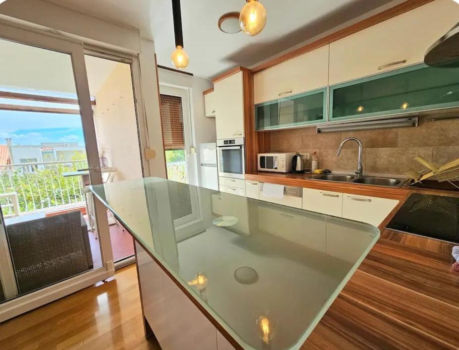 Beautiful Large Apartment, Walk To Beach Appartement *
