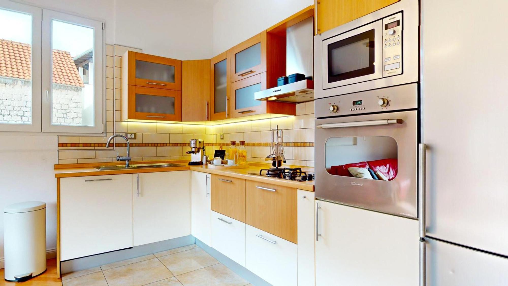 Old Town Apartment *