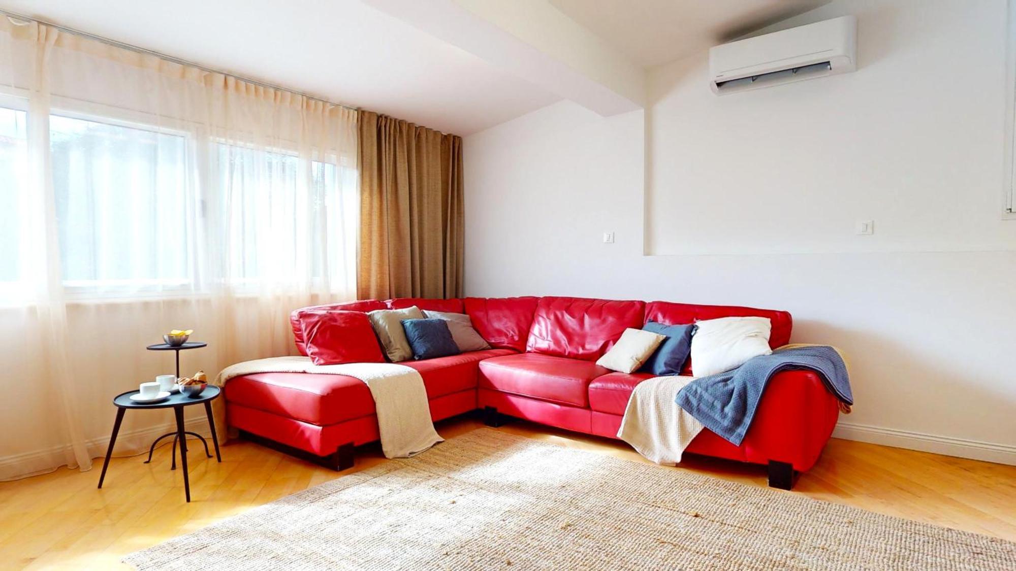 Old Town Apartment *