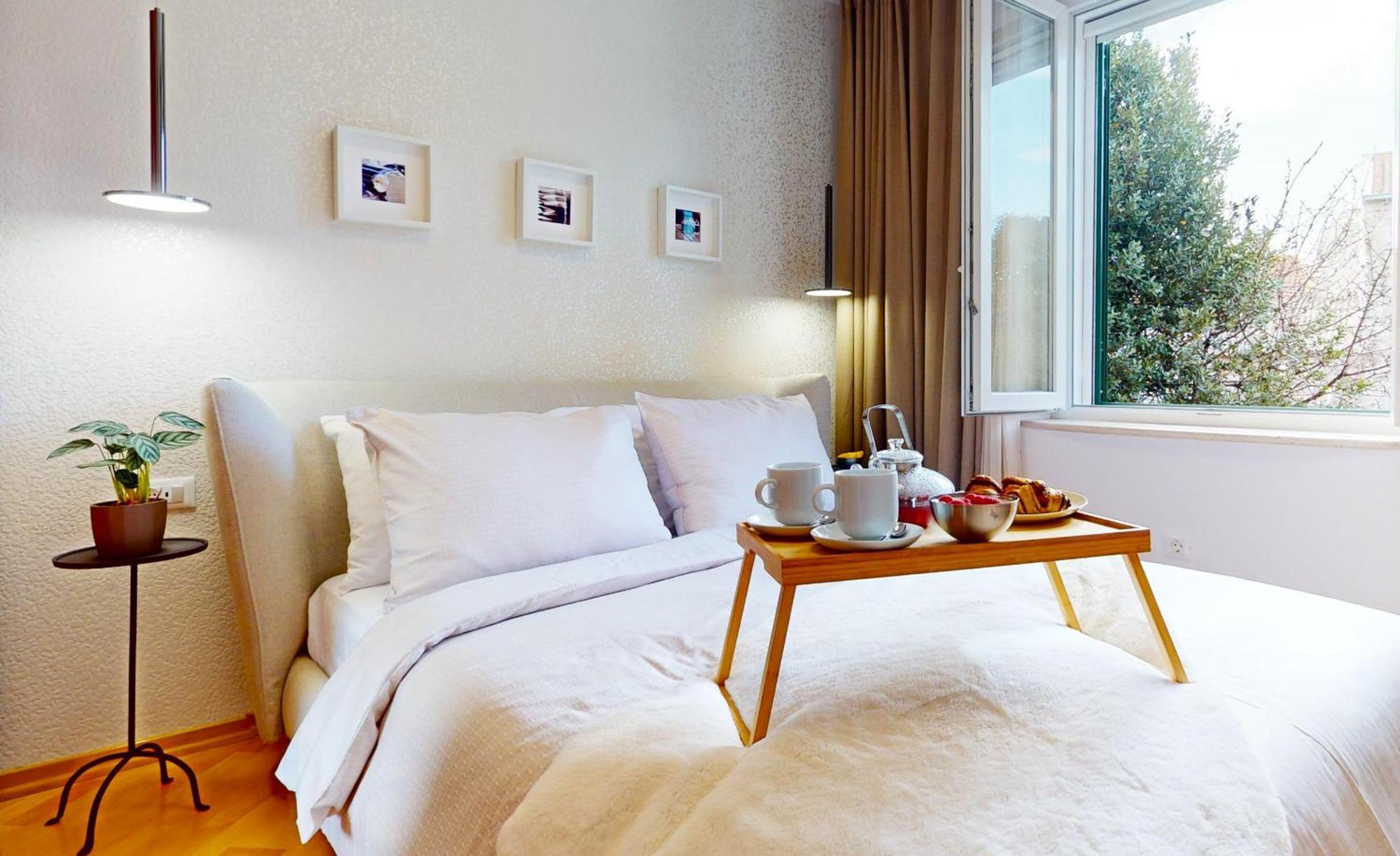 Old Town Apartment *