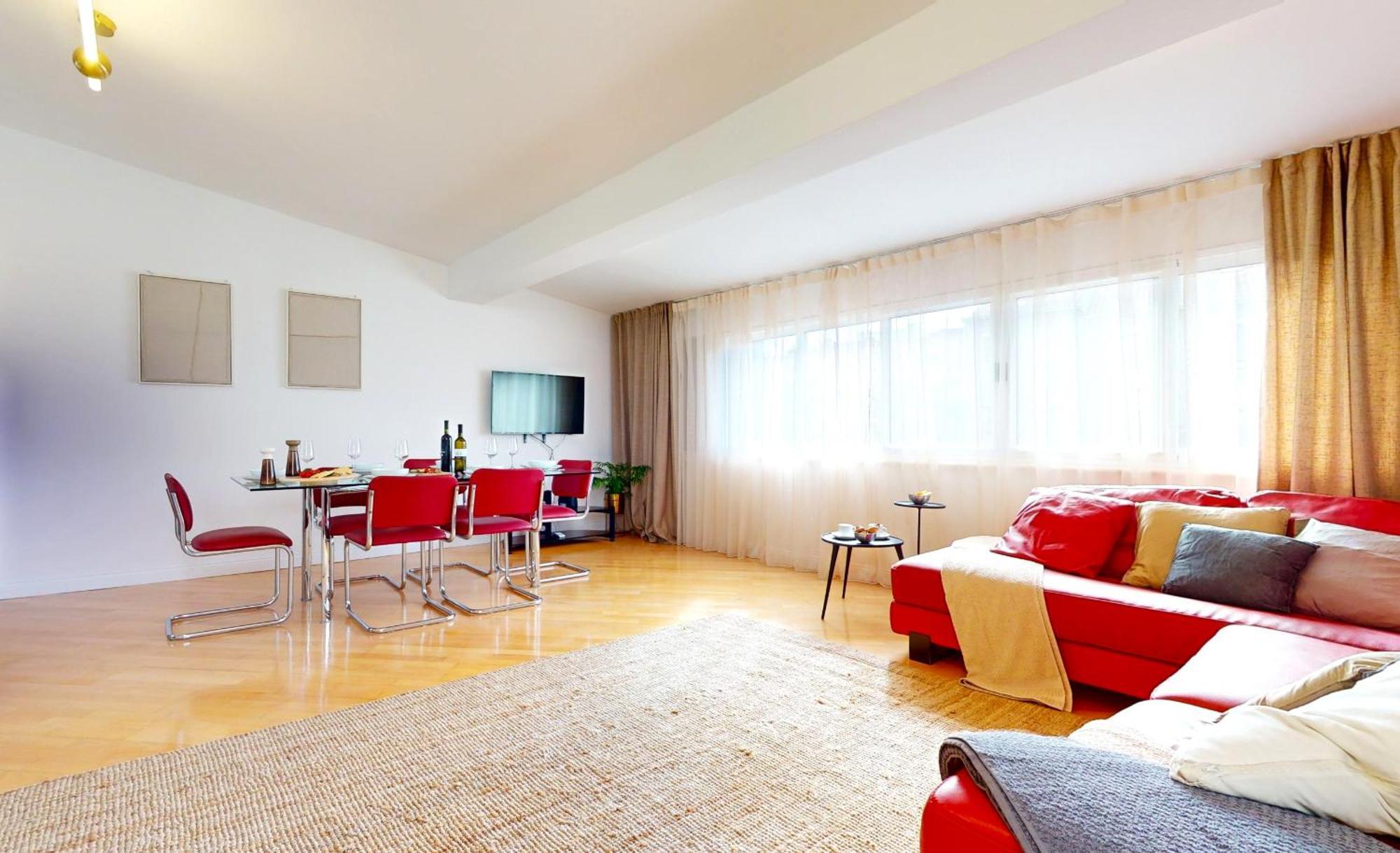 Old Town Apartment *