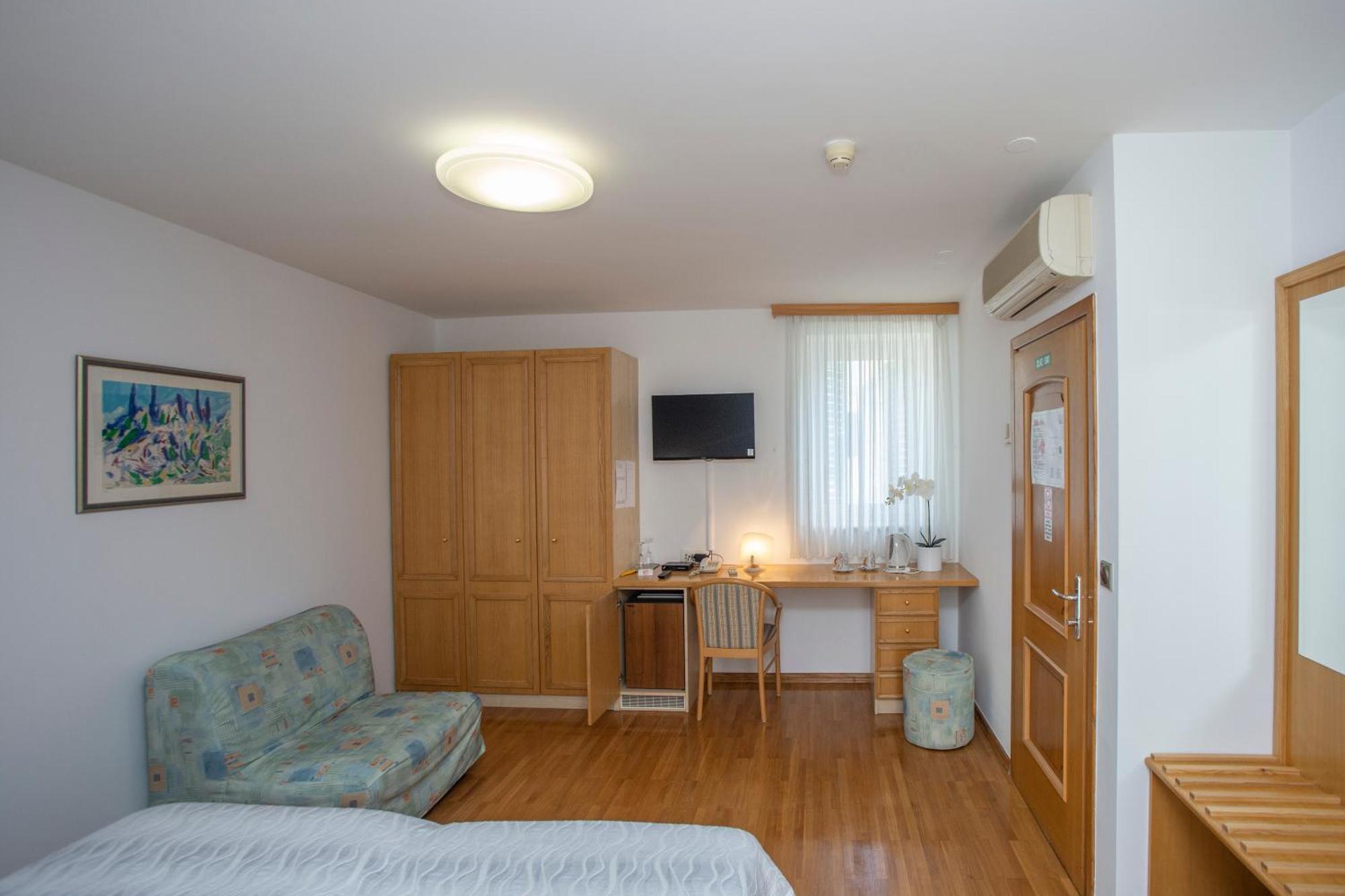 Ana Bed & Breakfast