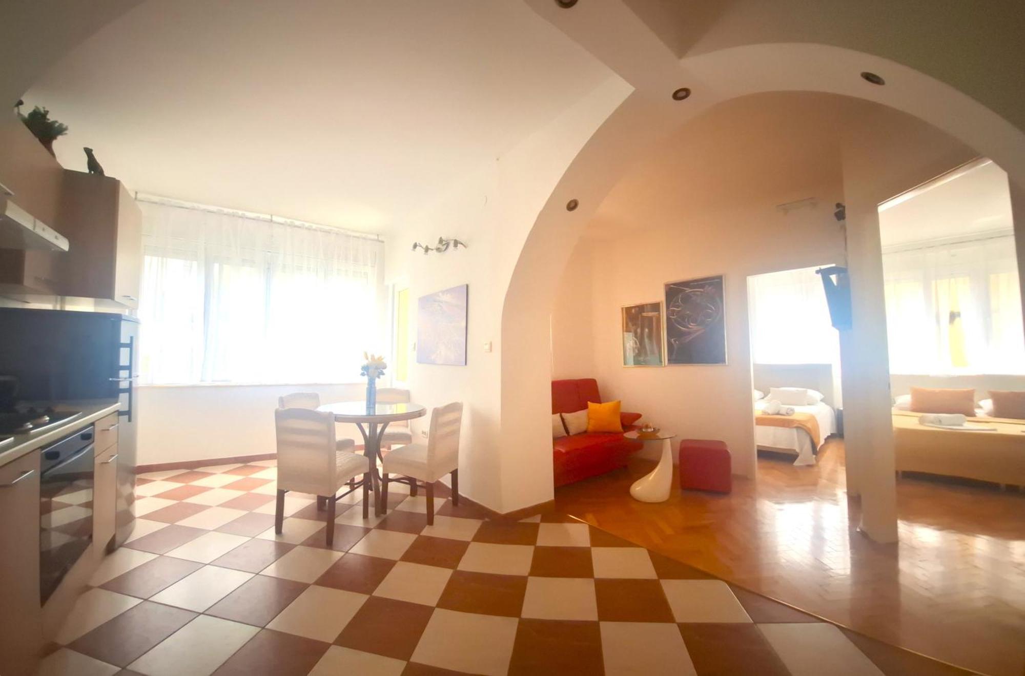 Sunny Center Apartment