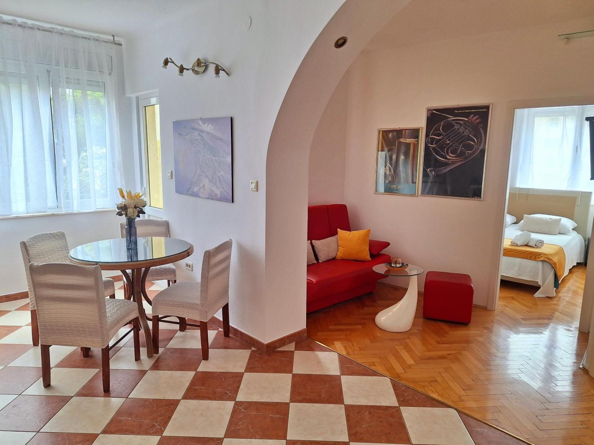 Sunny Center * Split