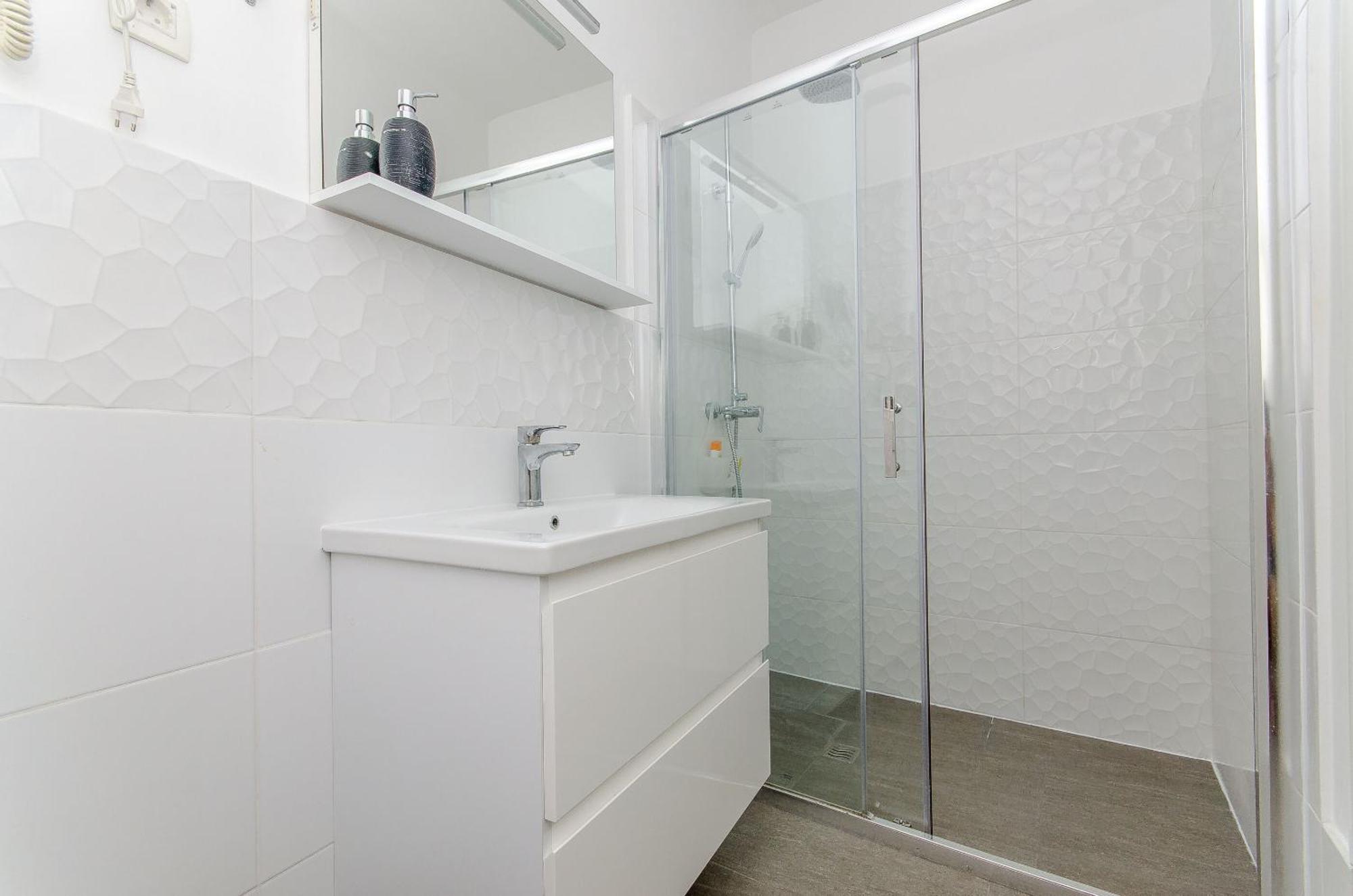Apartman And Columbo Split