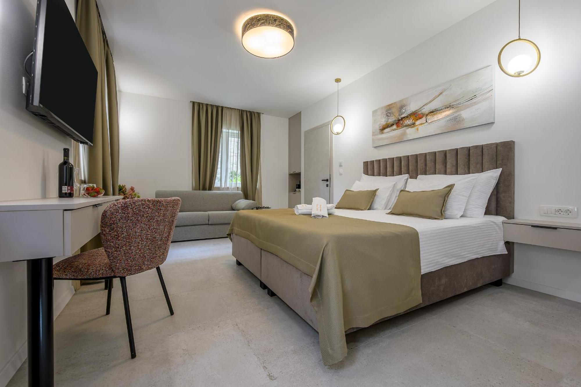 Antique Luxury 4*