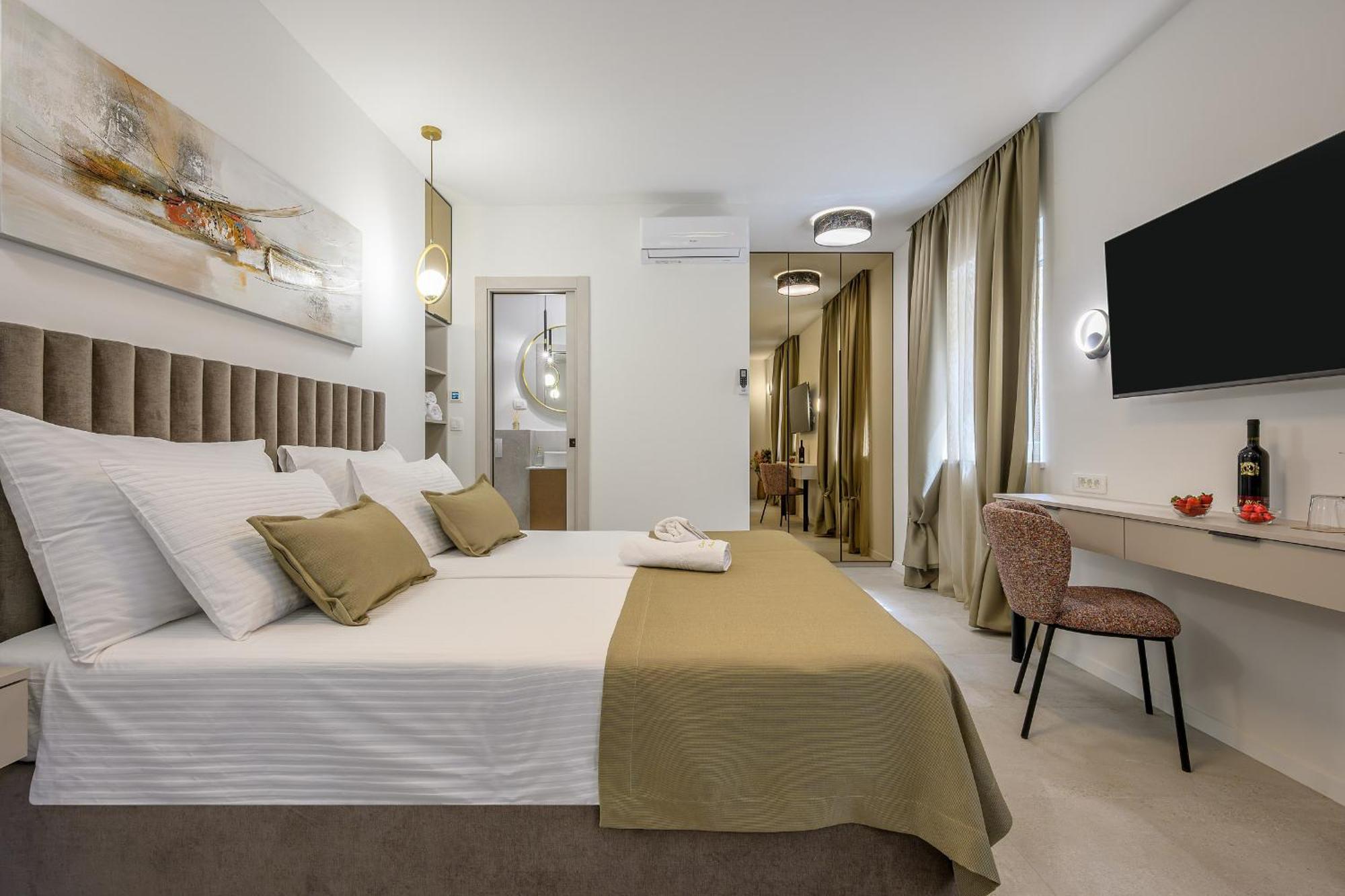 Antique Luxury 4*
