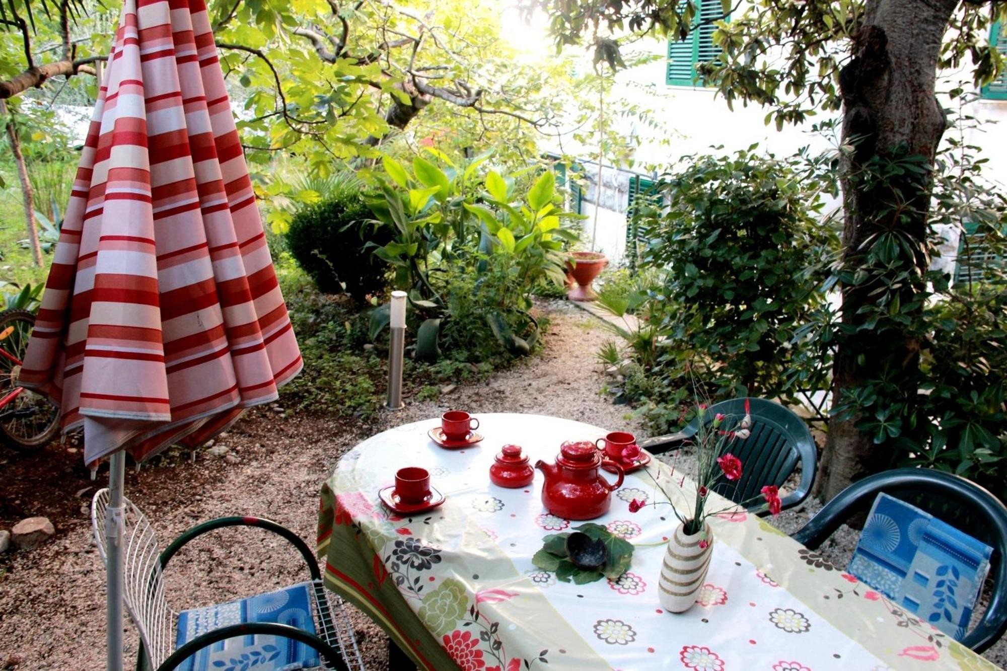 Guest House With Garden - Zuvan Split