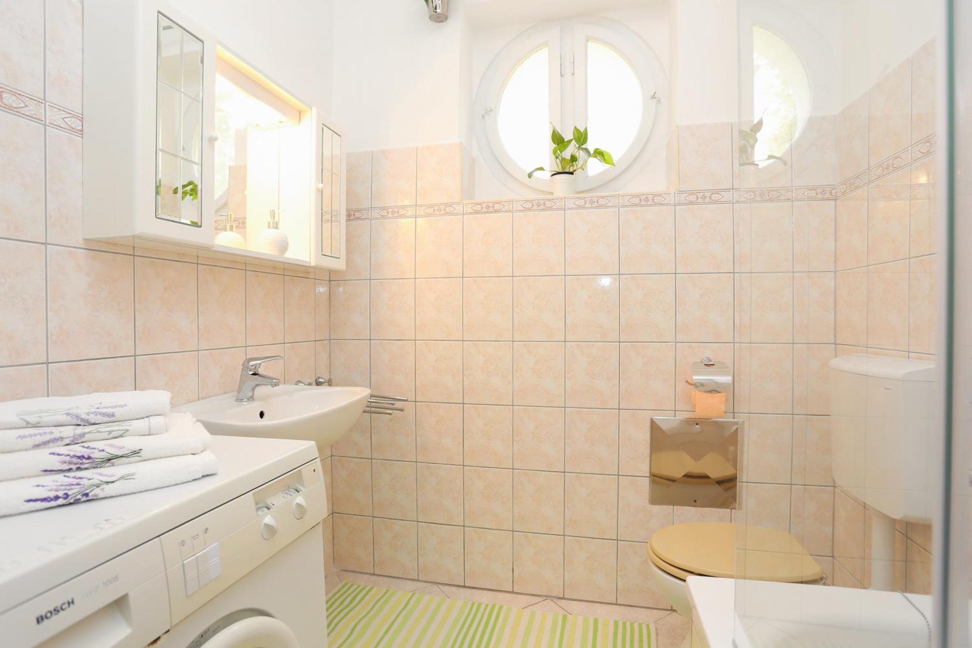 With Wifi - 16420 Apartment Split