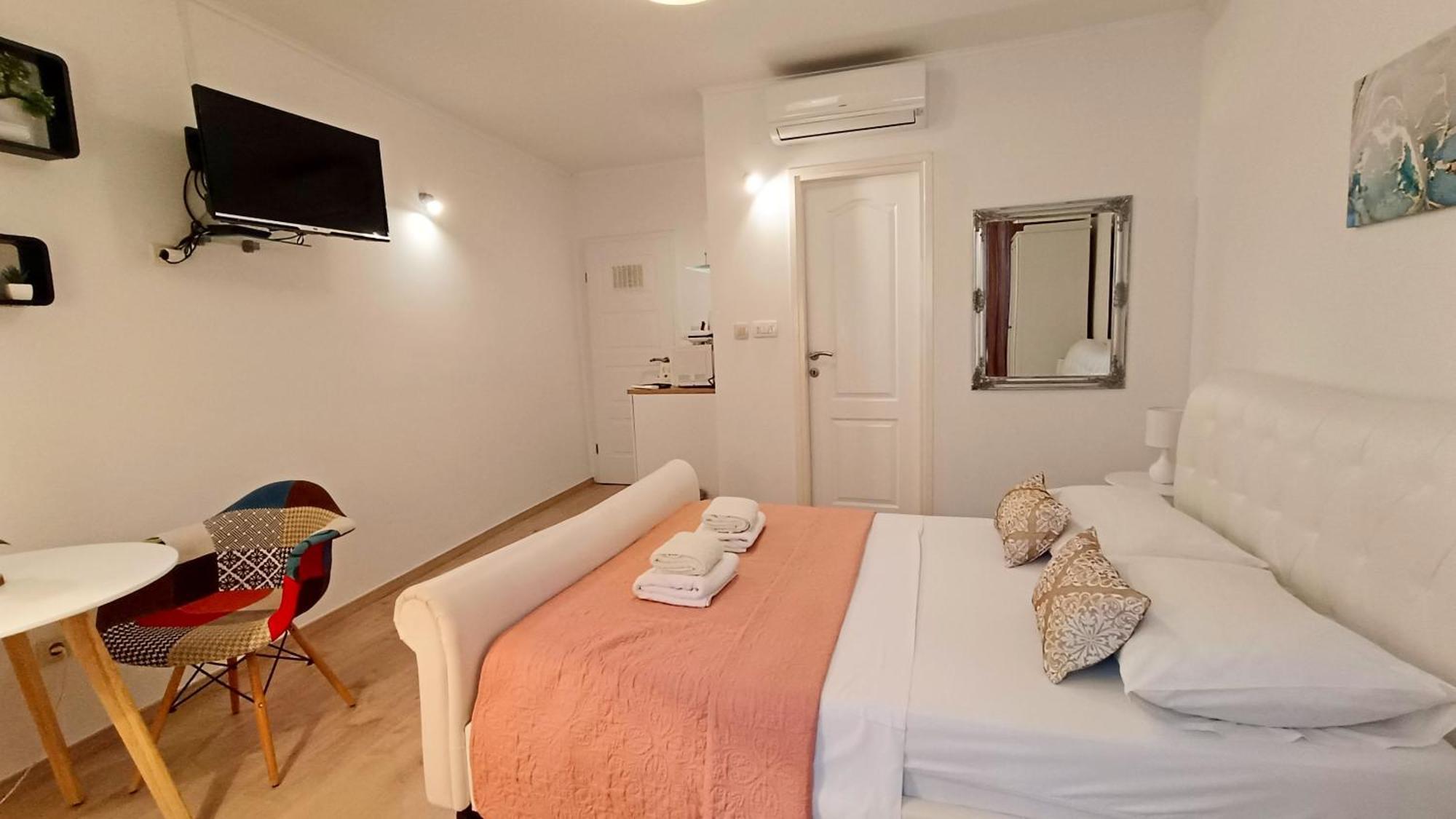 Old Town Apartment *