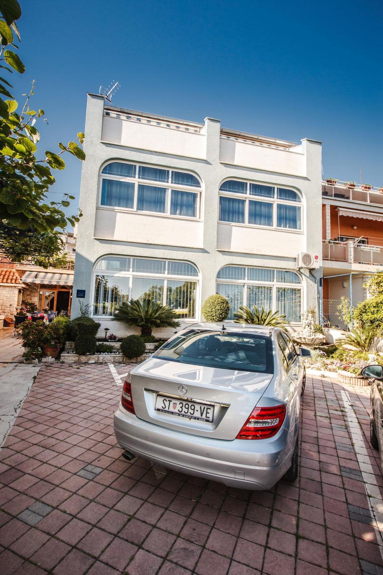 Guesthouse Rooms Split krevet i doručak Split