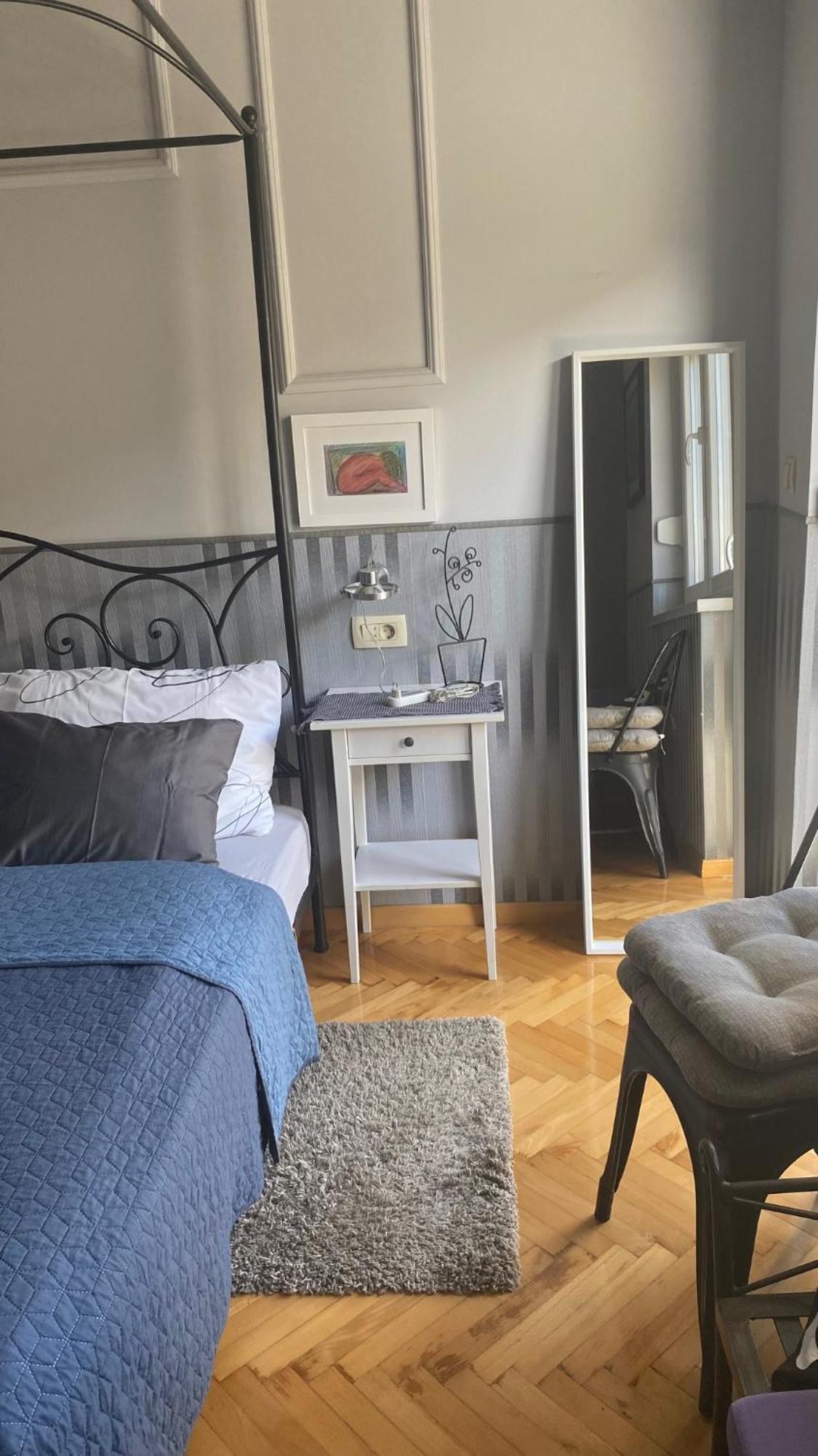 Apartment Shades Of Grey Split