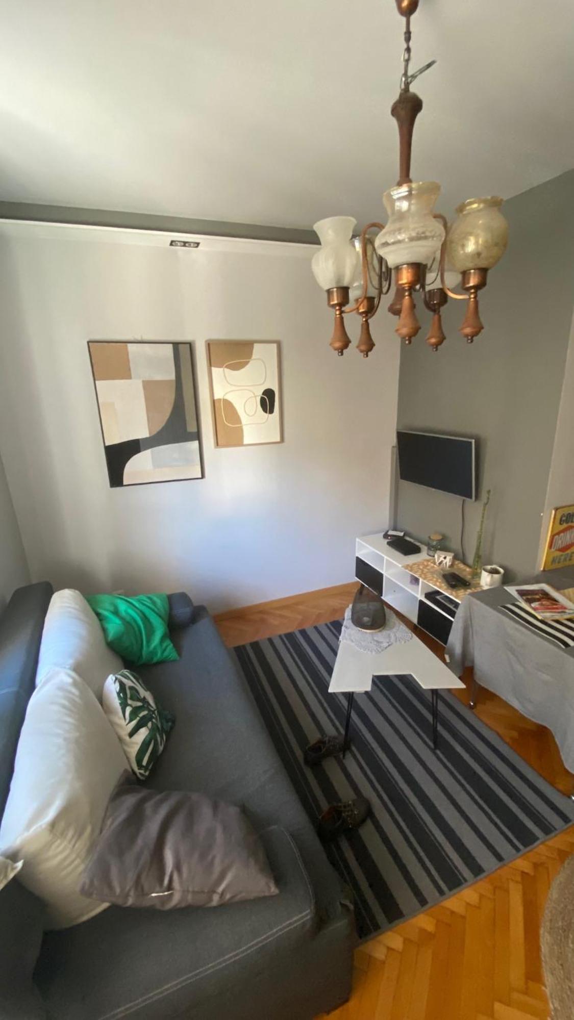 Shades Of Grey Apartment Split