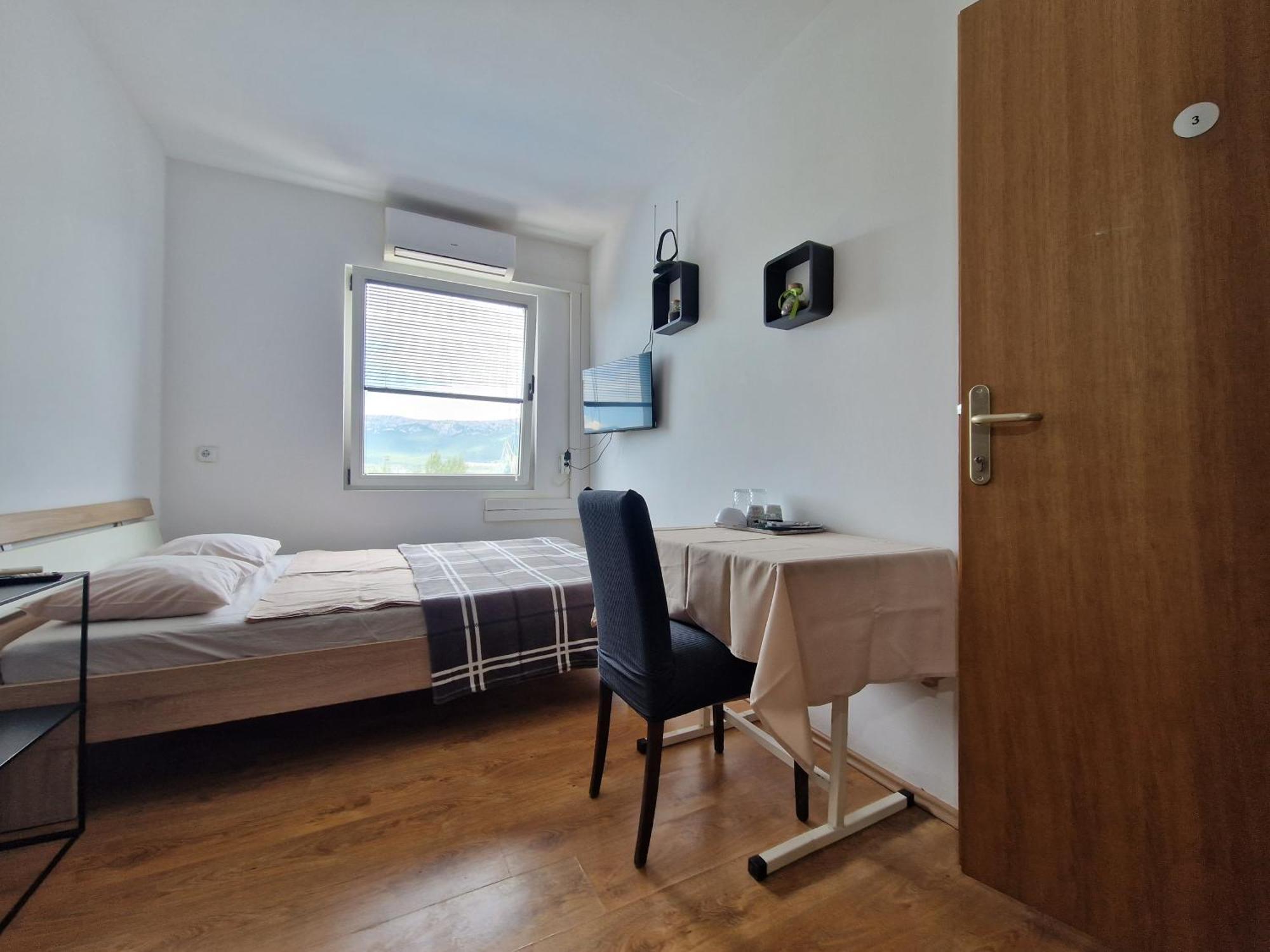 For Two With Private Bathroom Near Center Gostinjska kuća *