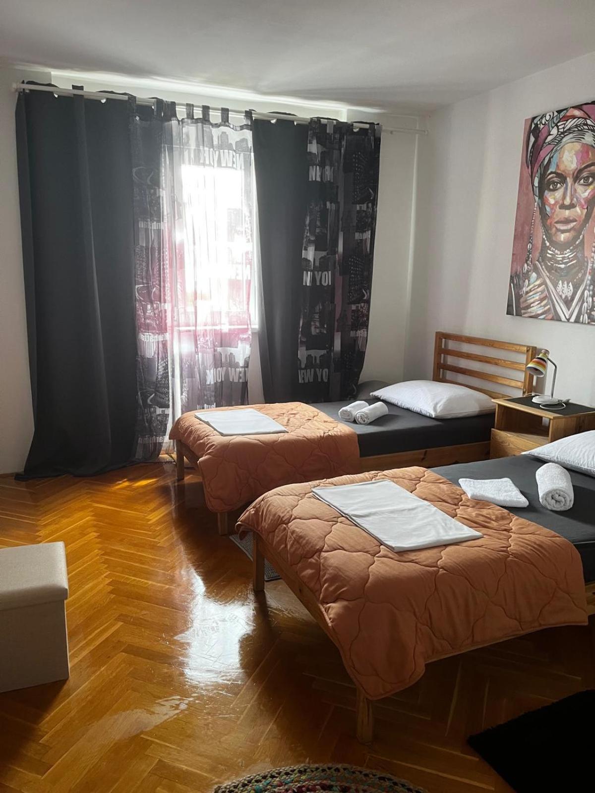 Downtown Apartment *