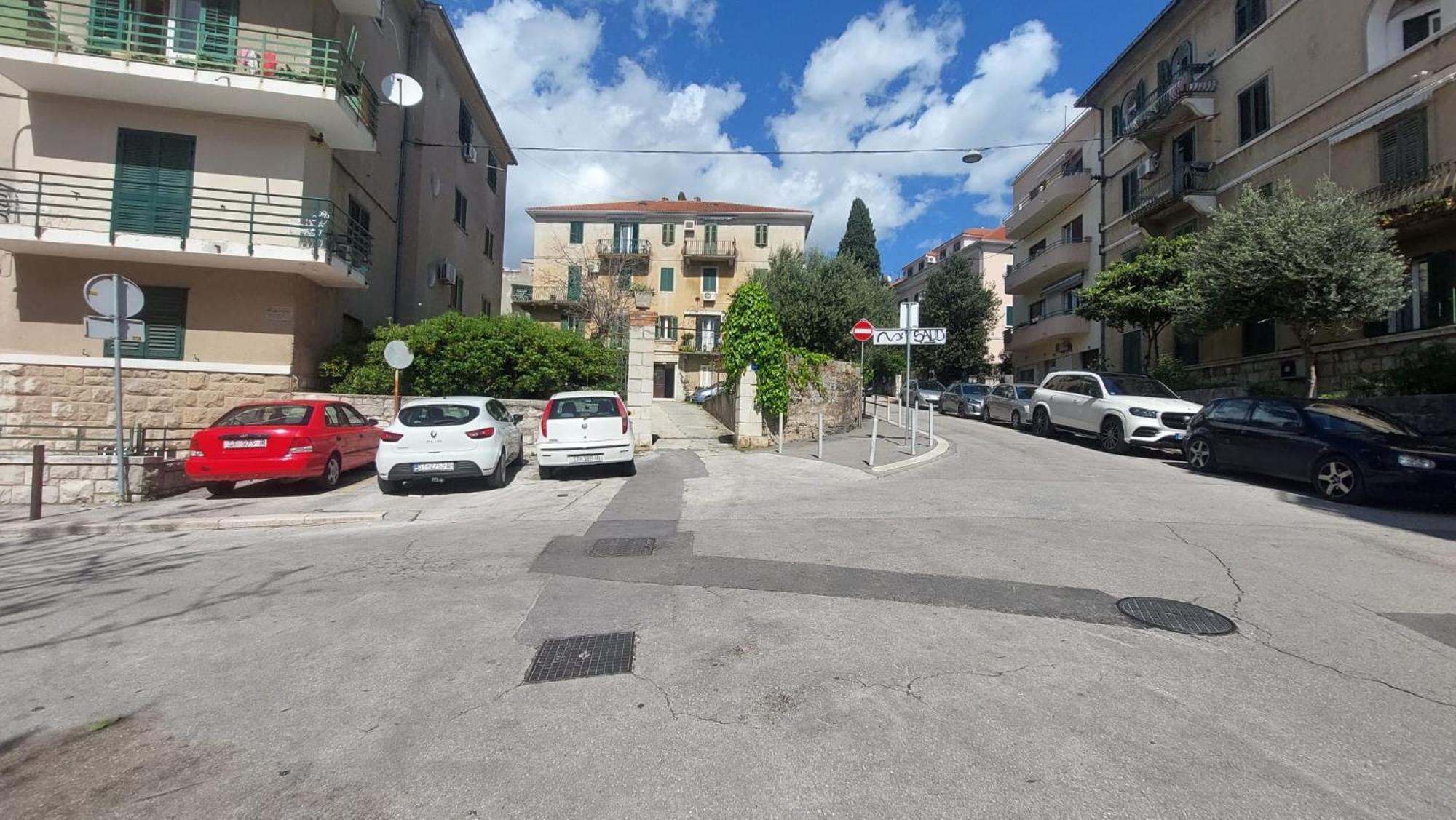 Pape Apartment Split
