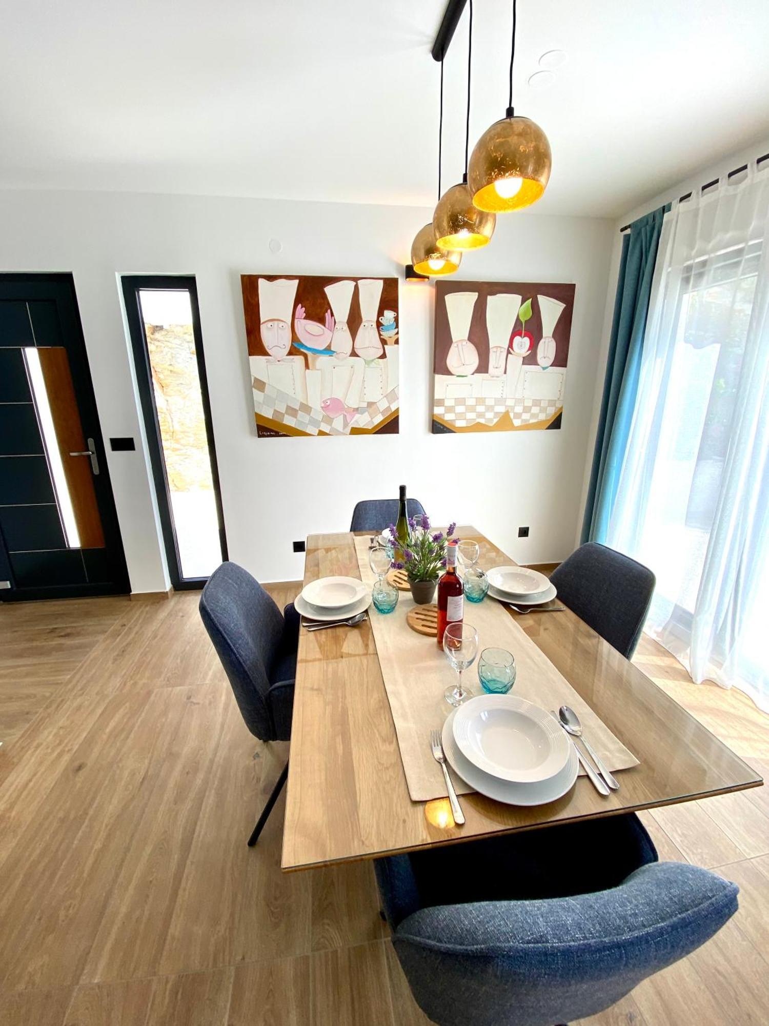 Luxury House Prestige - *
