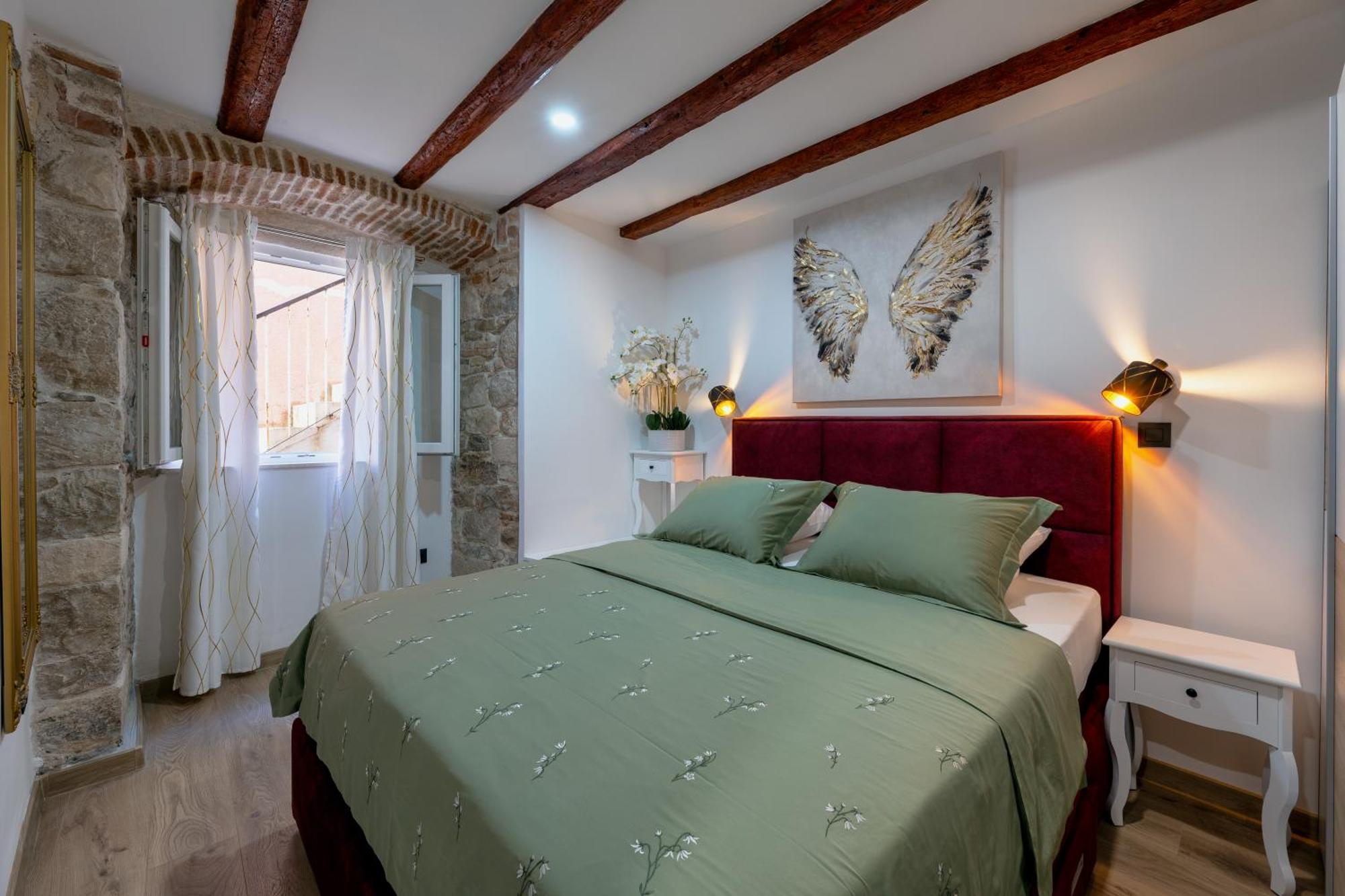 Apartment Bernard Deluxe Renovated Peaceful Old Town Gem