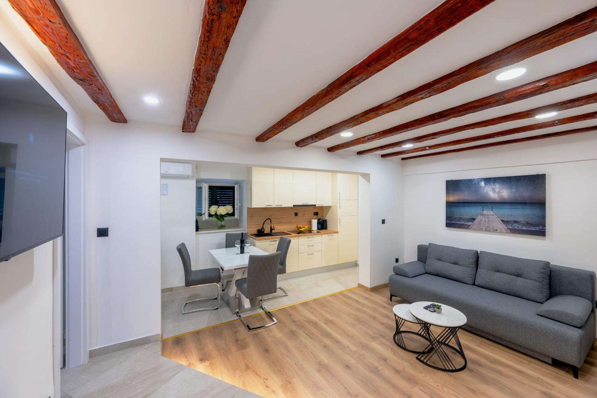 Bernard Deluxe Renovated Peaceful Old Town Gem Apartment Split