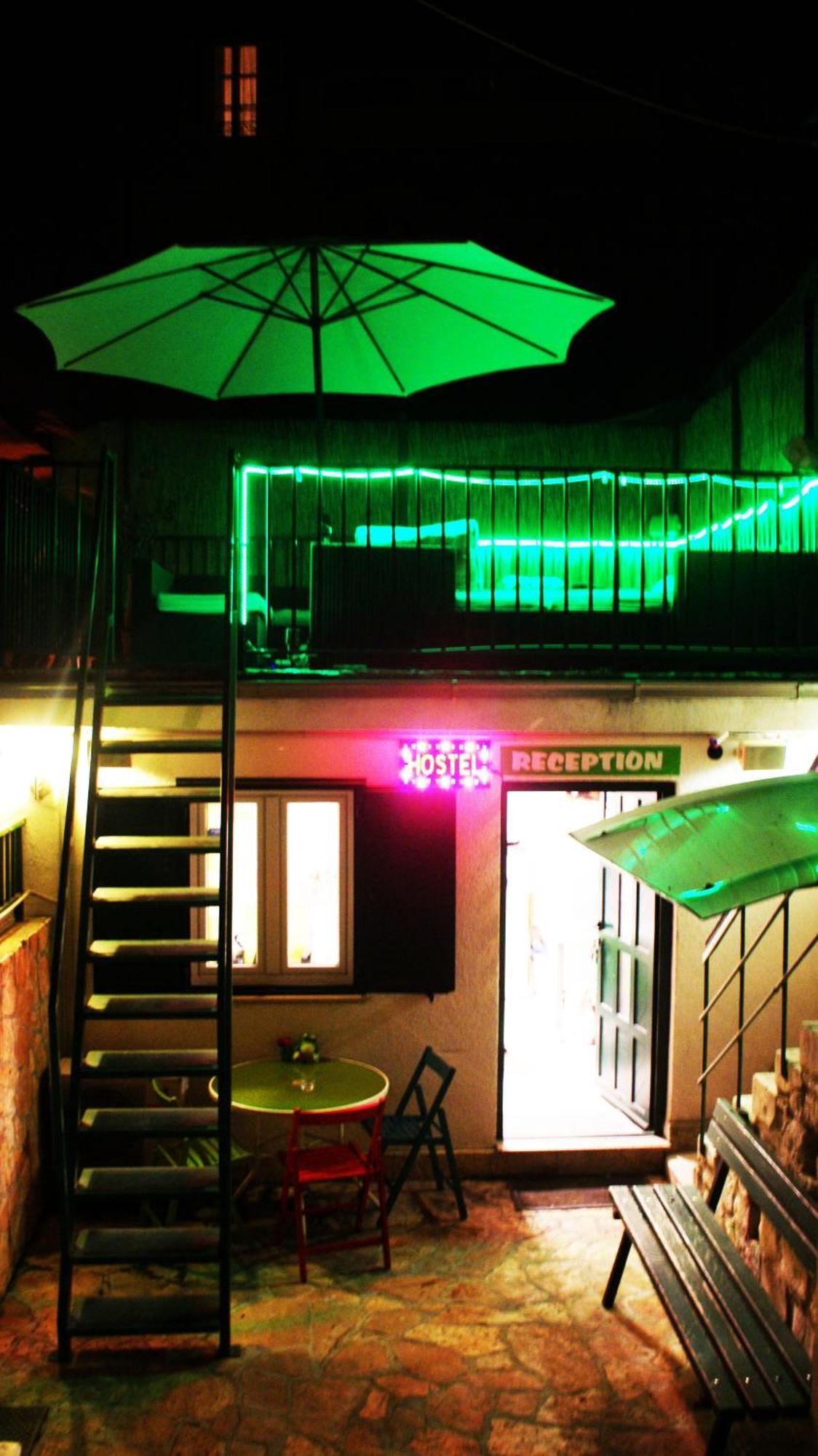 Croparadise Hostel *