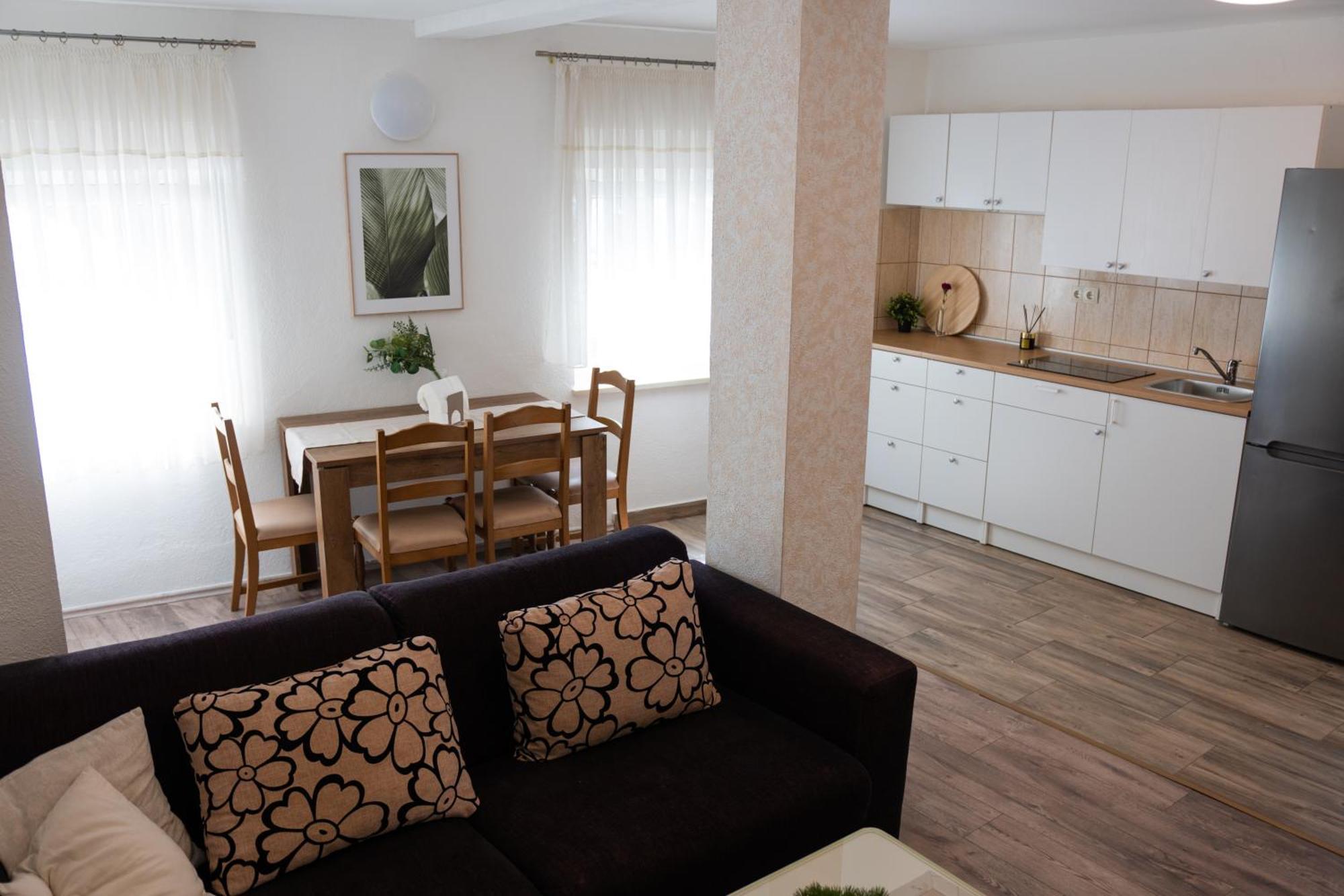 Apartments & Rooms Toni 3* Split